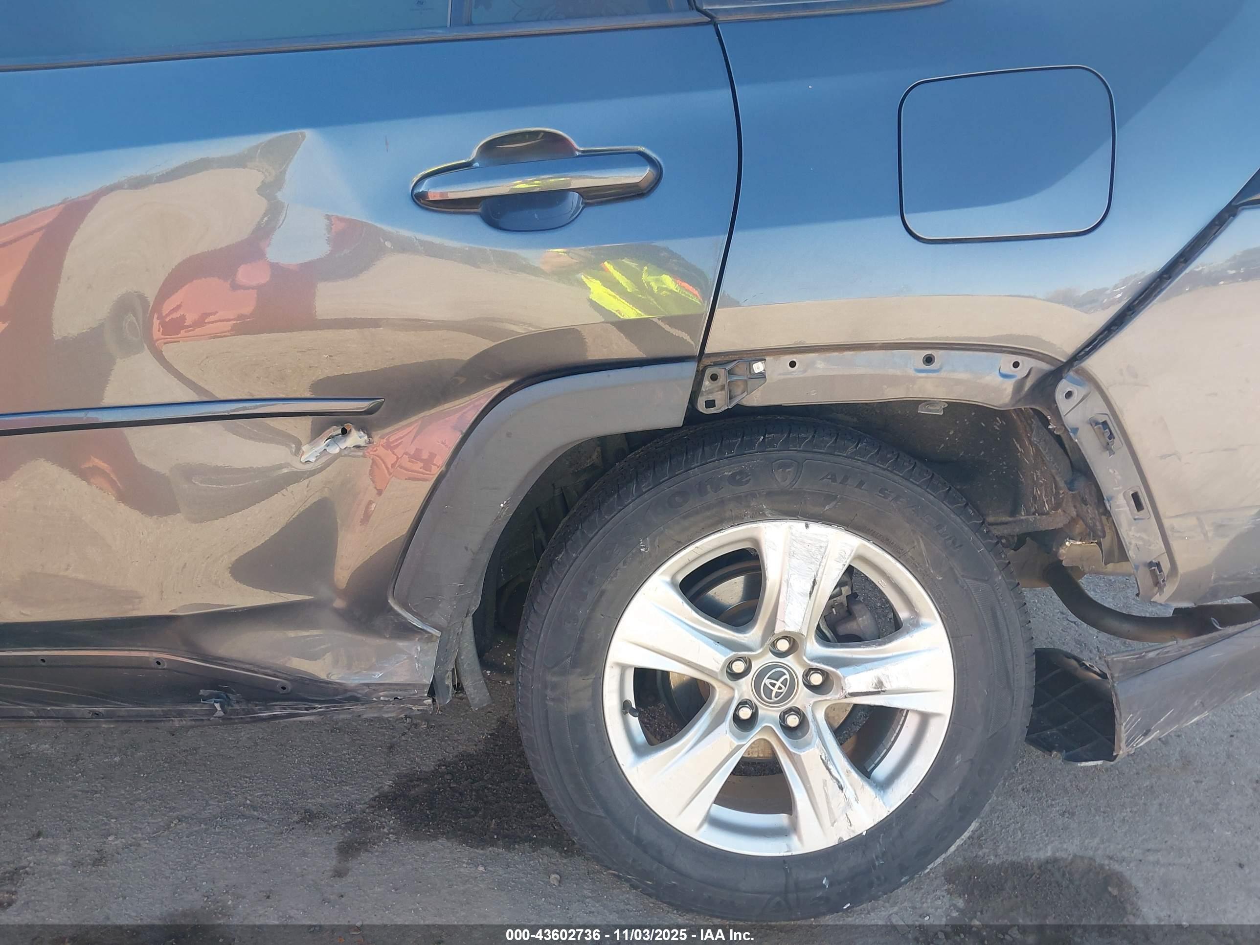 TOYOTA RAV4 image 6