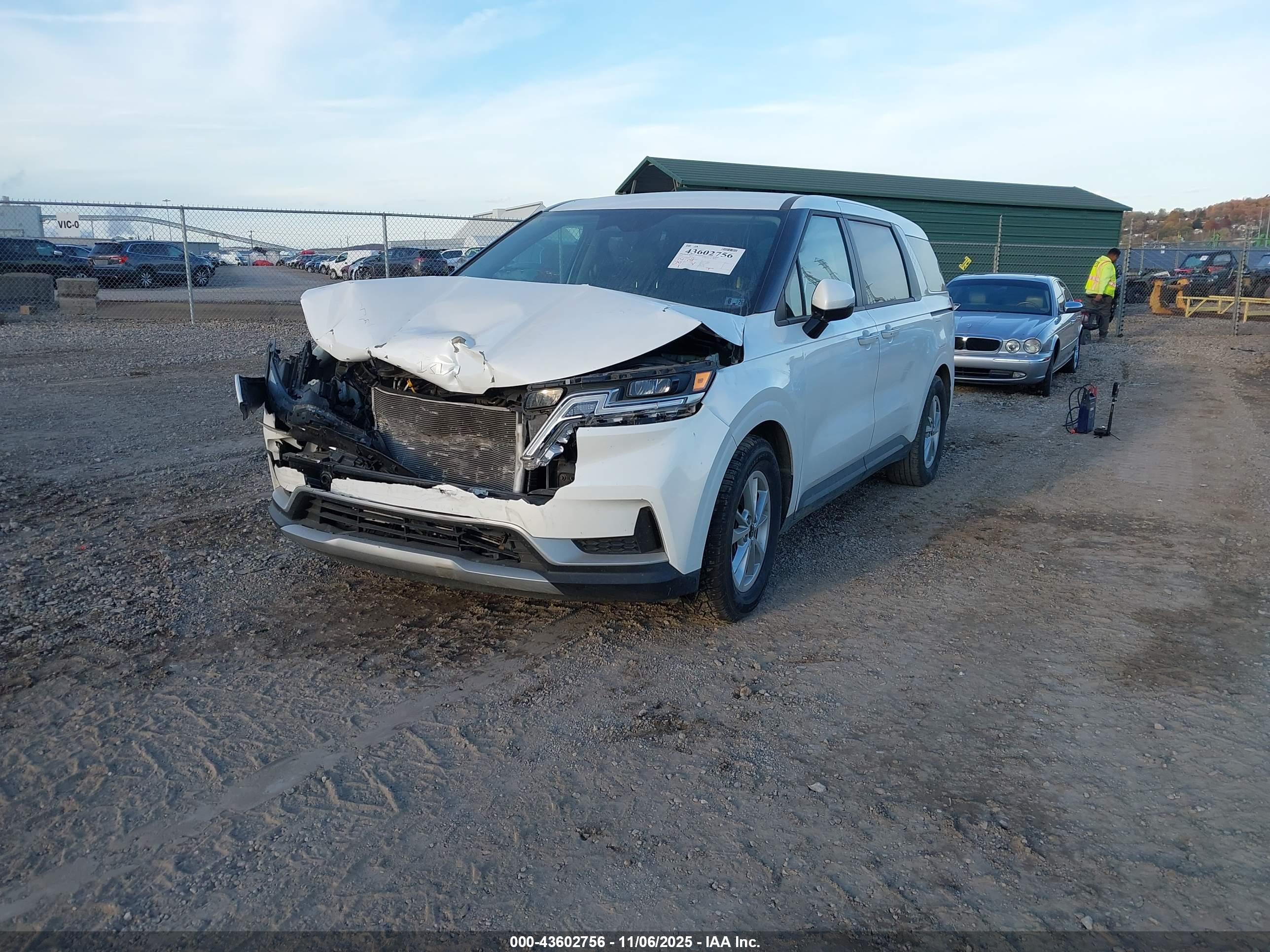 KIA CARNIVAL image 2