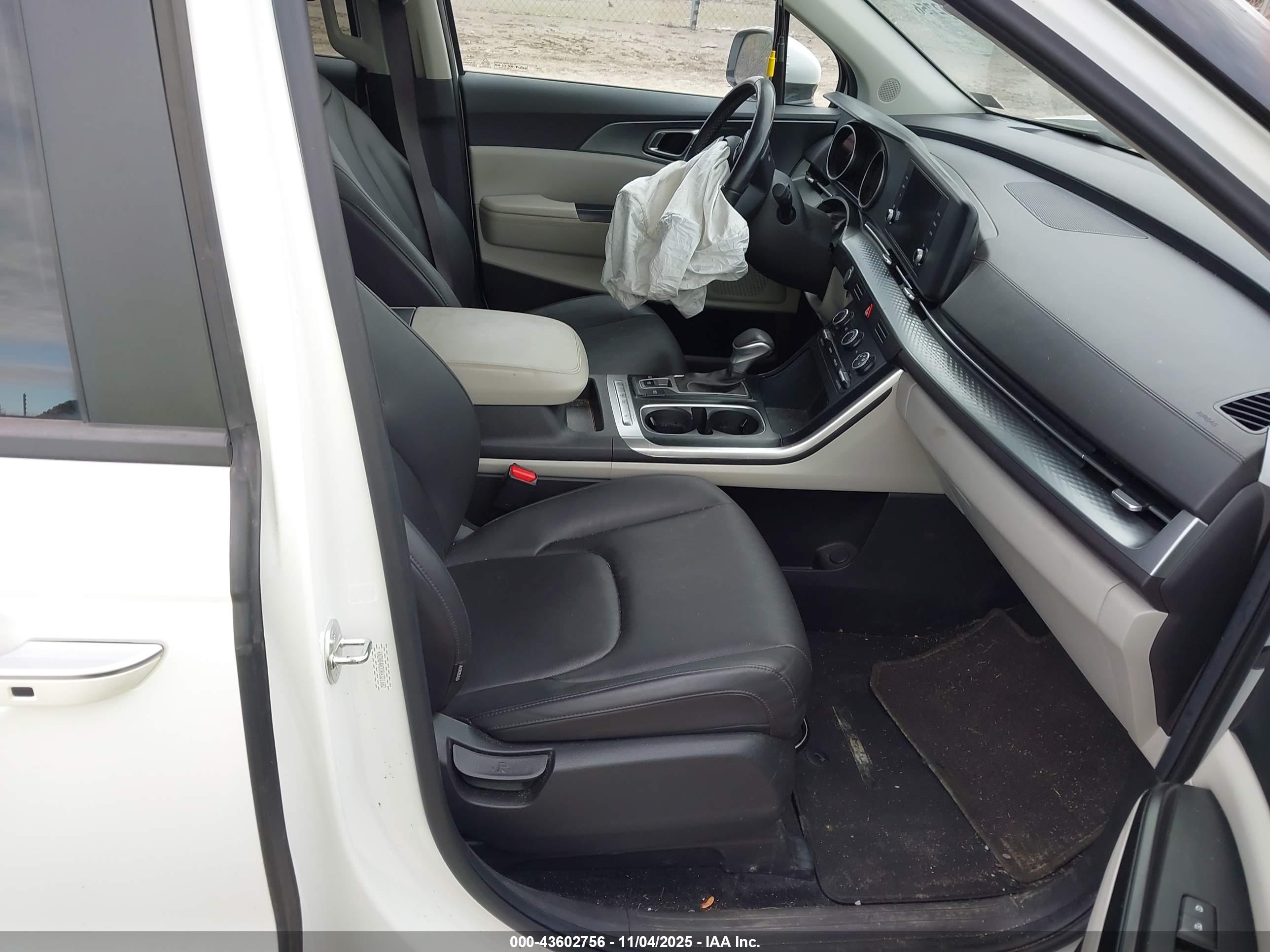 KIA CARNIVAL image 5