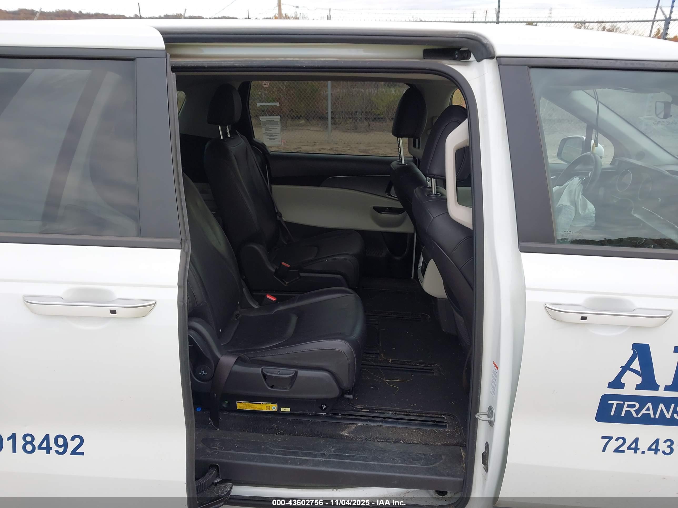 KIA CARNIVAL image 8