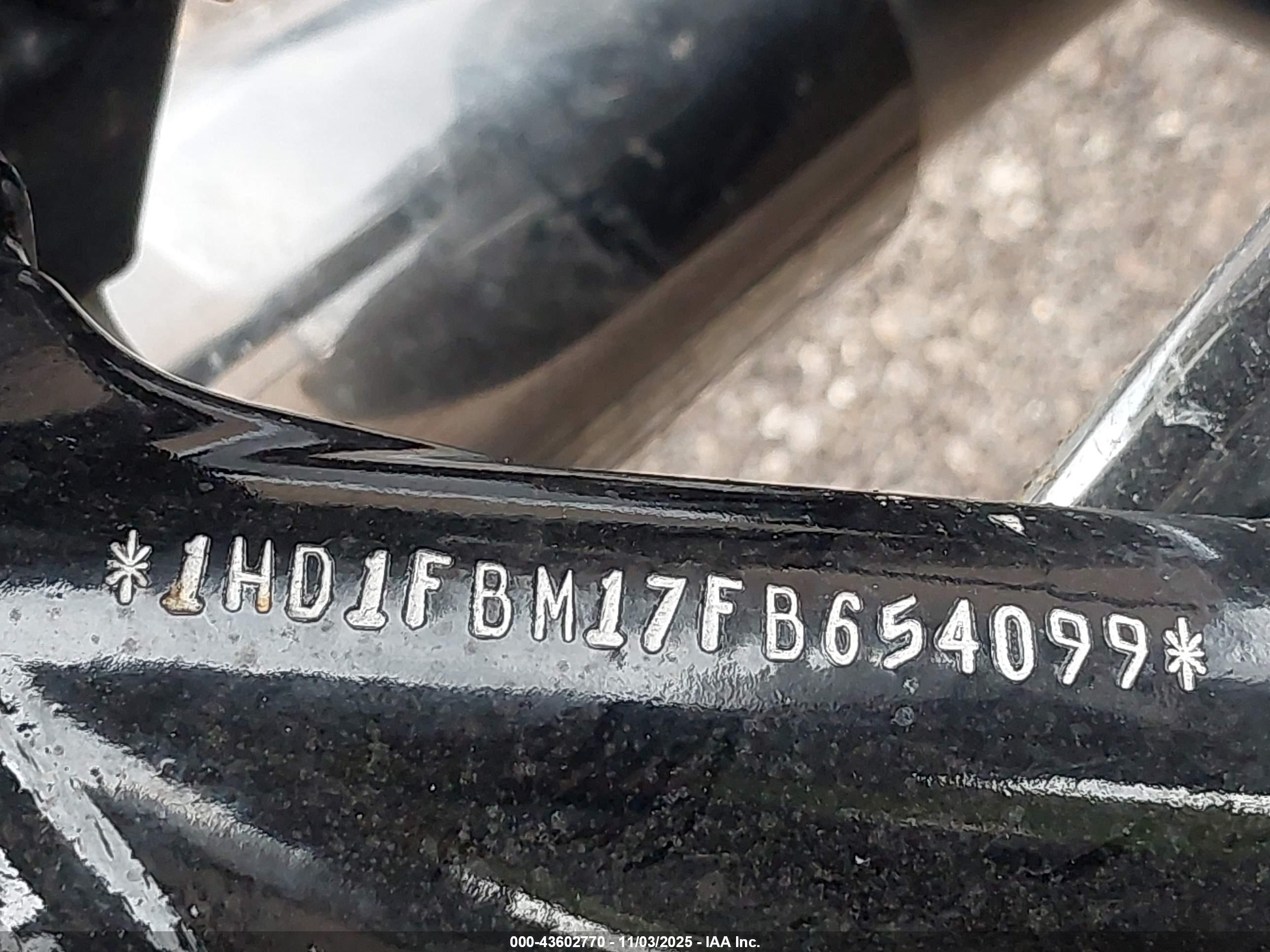 HARLEY-DAVIDSON FLHR image 10