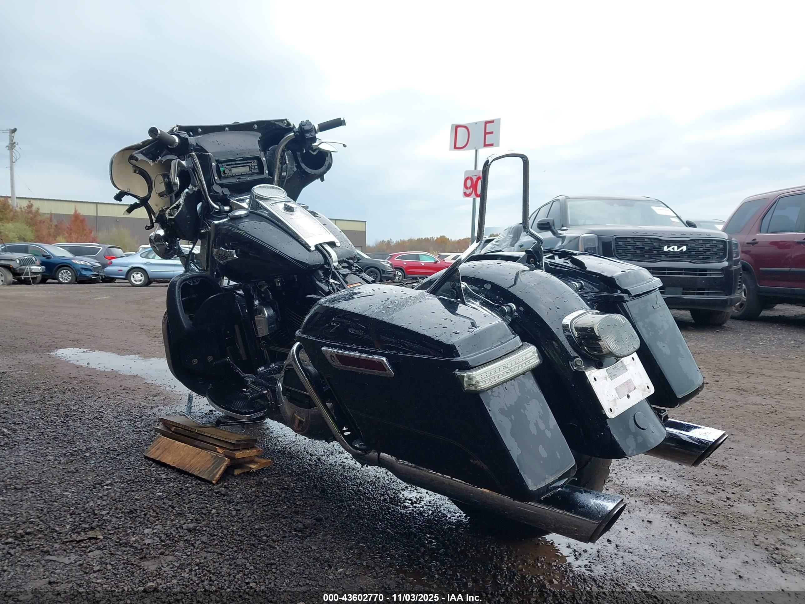 HARLEY-DAVIDSON FLHR image 3