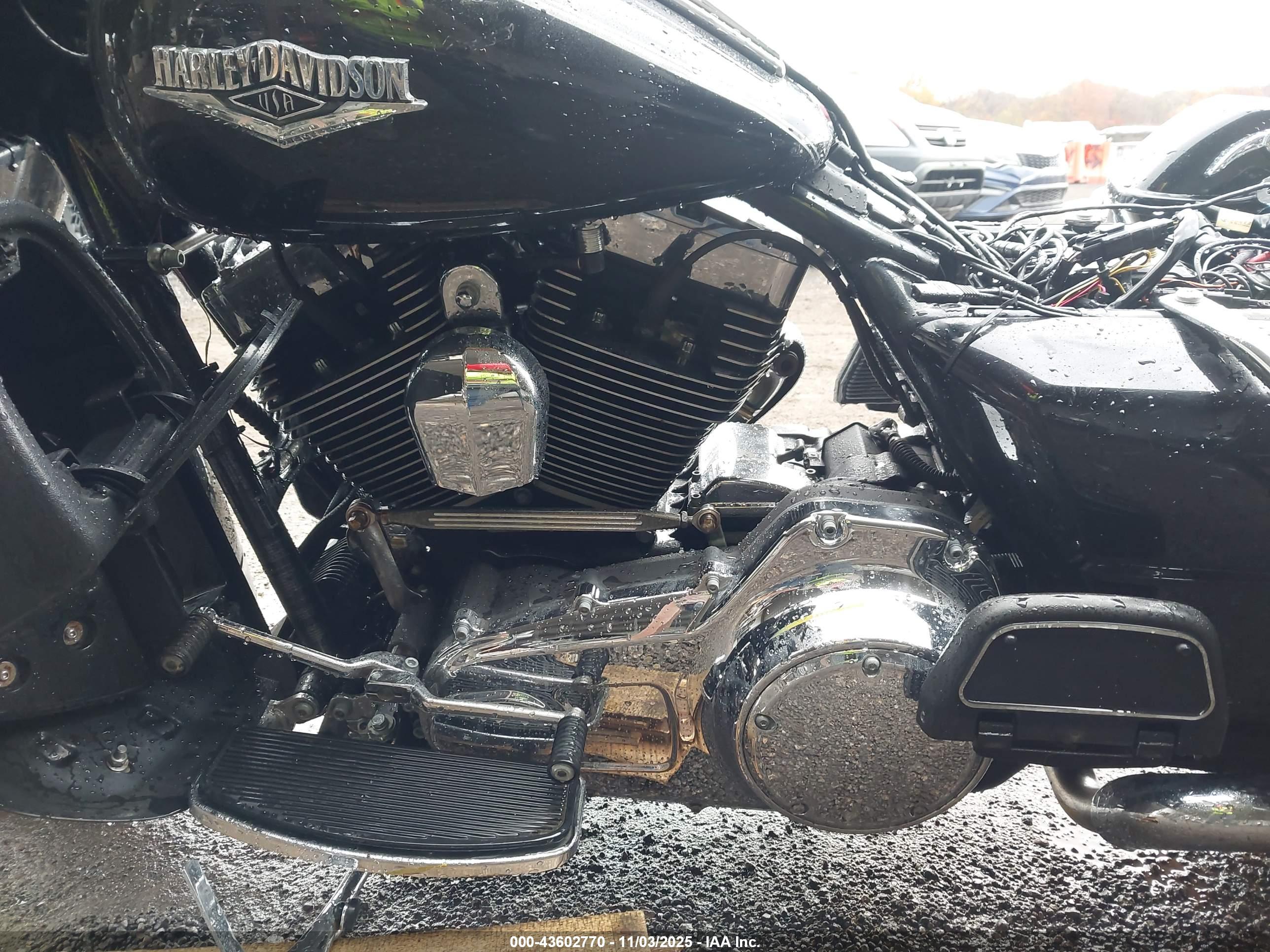 HARLEY-DAVIDSON FLHR image 9