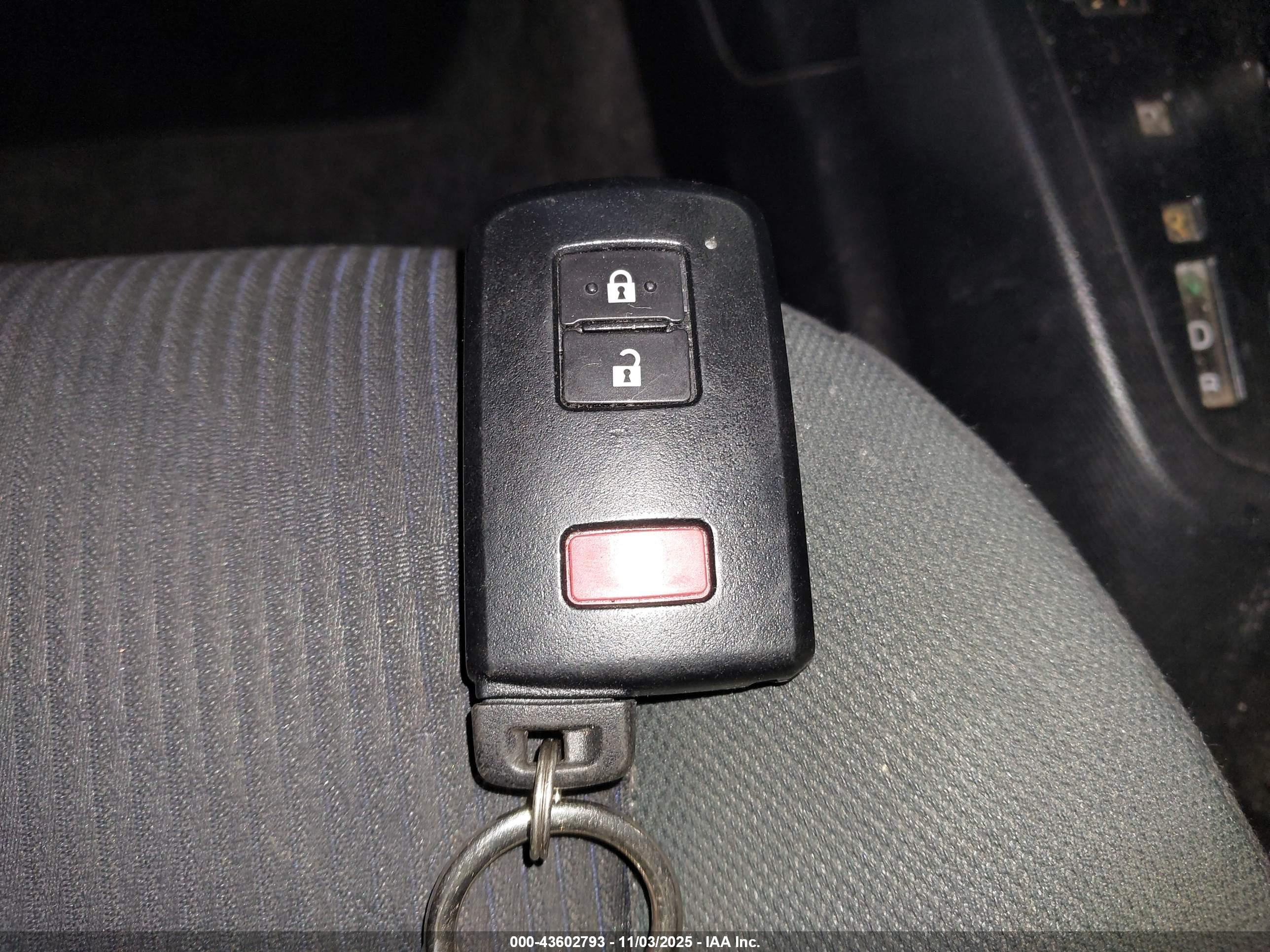 TOYOTA PRIUS image 11
