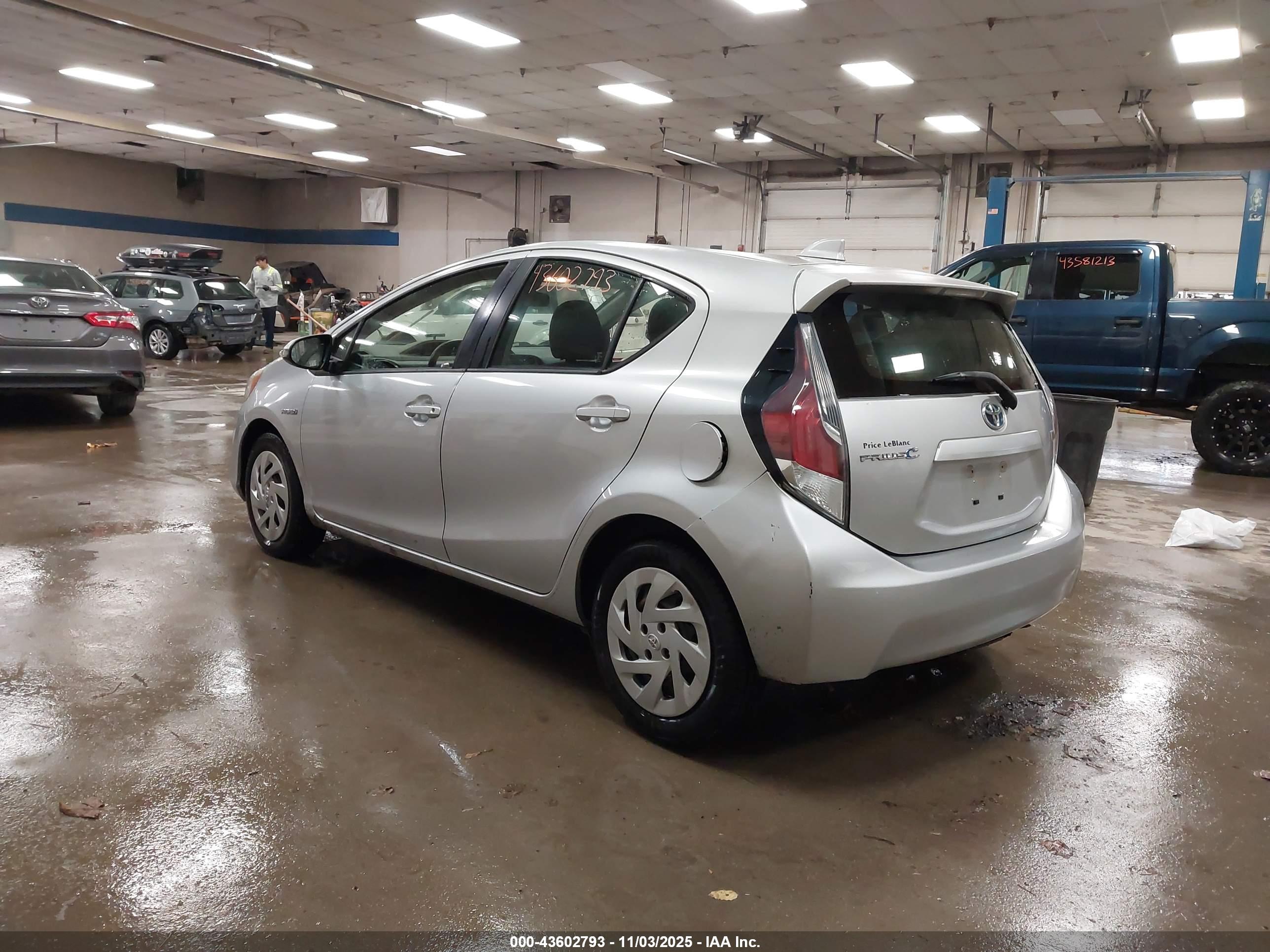 TOYOTA PRIUS image 3