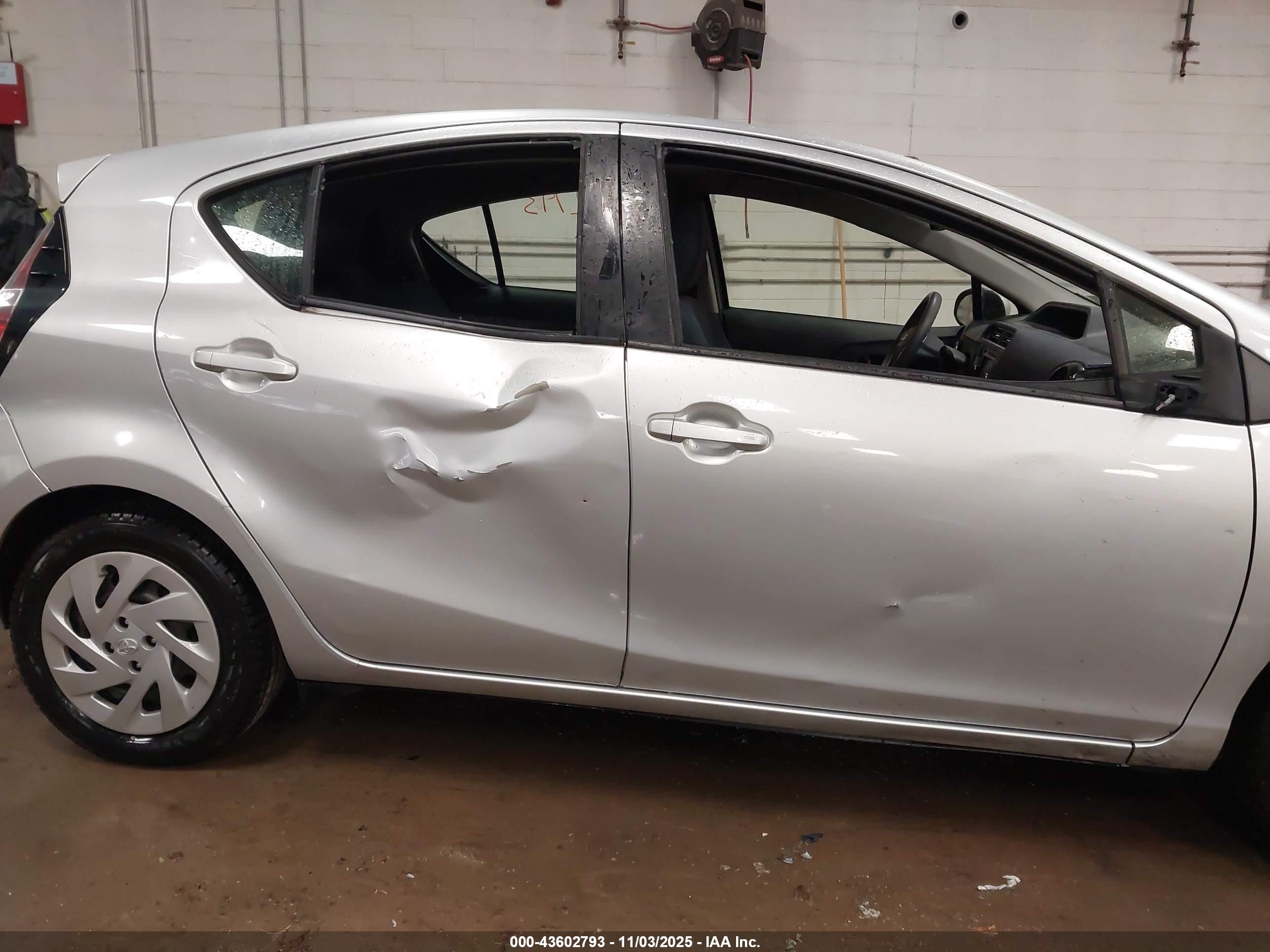 TOYOTA PRIUS image 6
