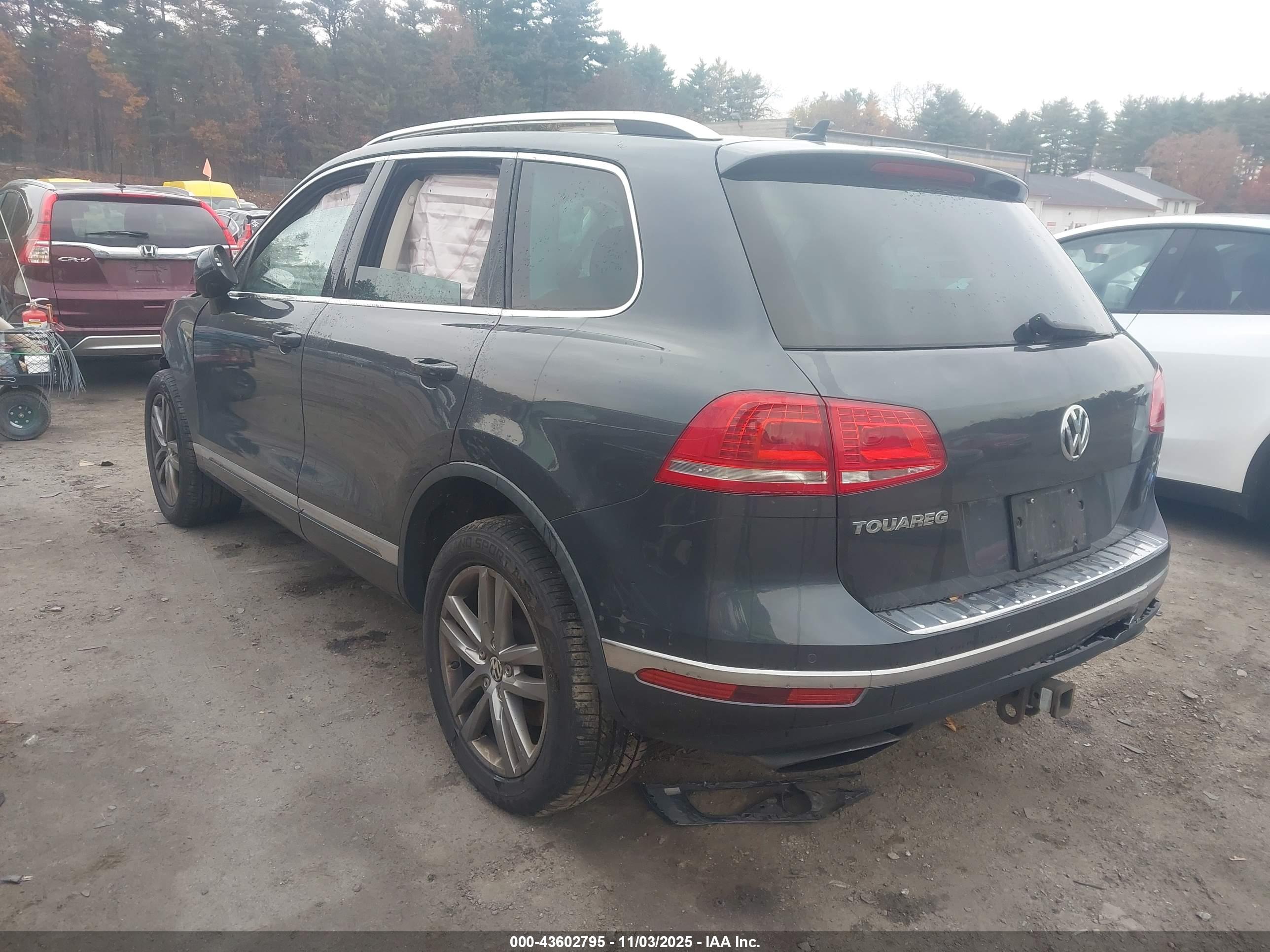 VOLKSWAGEN TOUAREG image 3