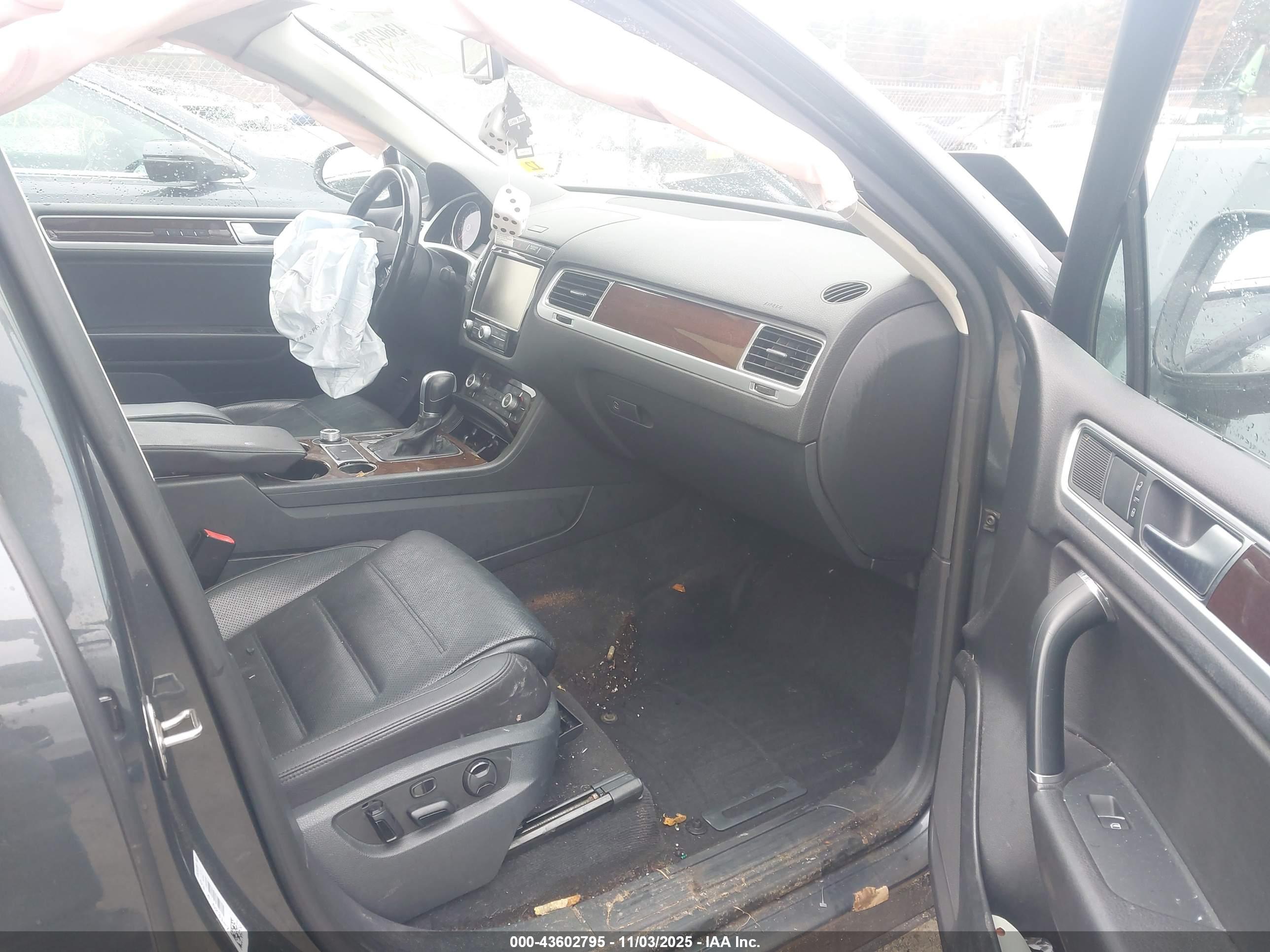 VOLKSWAGEN TOUAREG image 5
