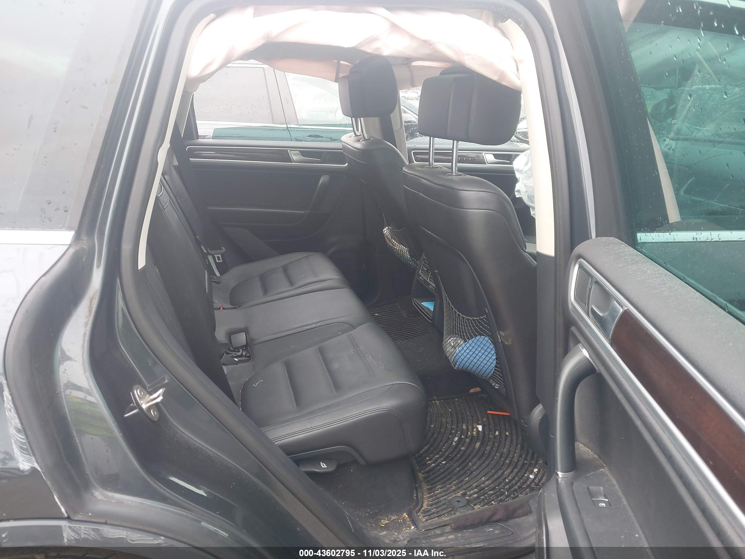VOLKSWAGEN TOUAREG image 8