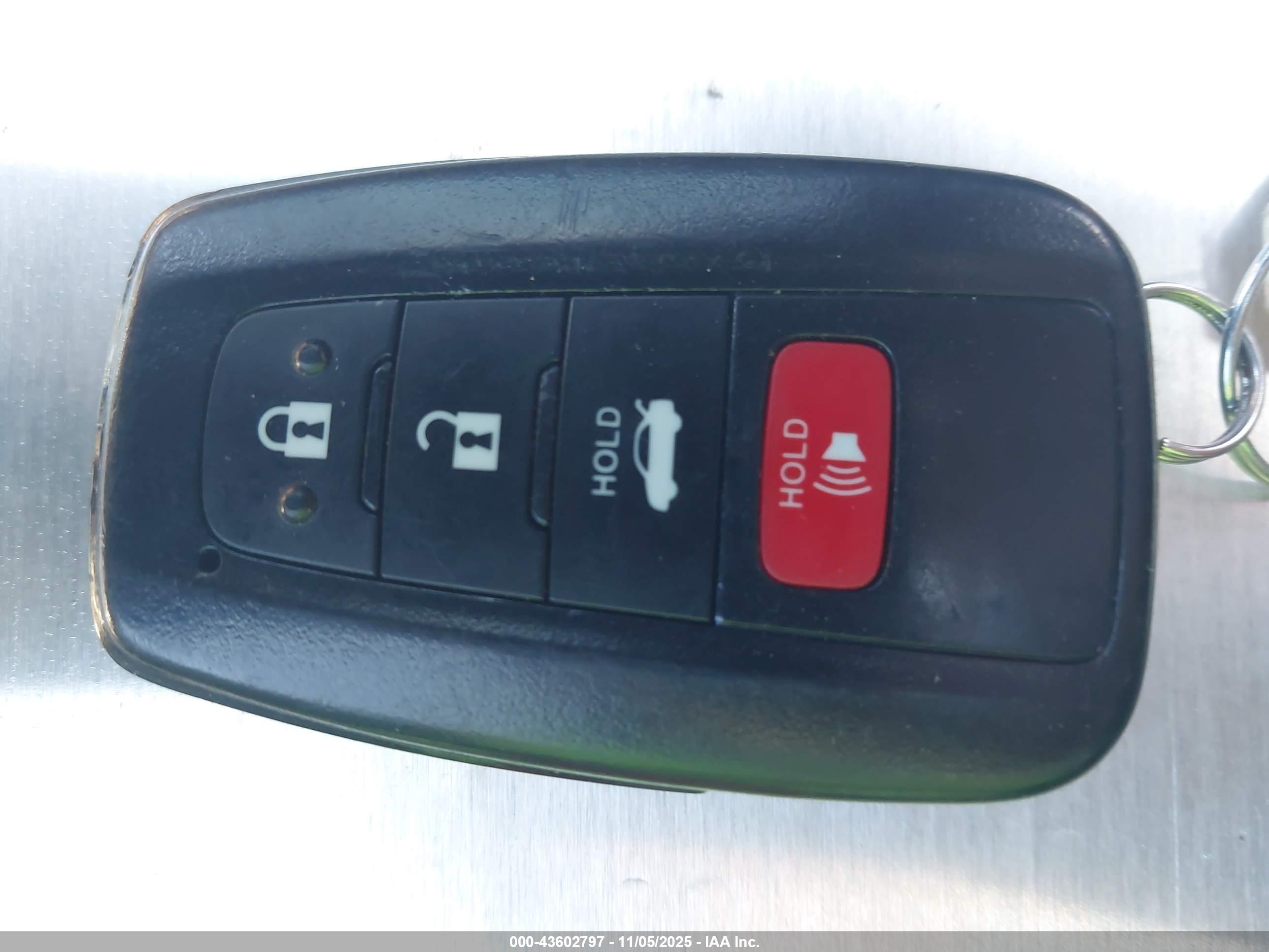 TOYOTA CAMRY image 11
