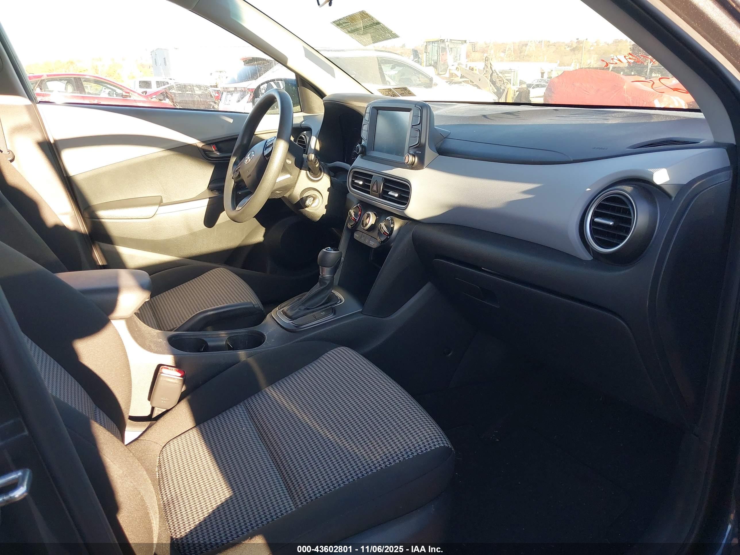 HYUNDAI KONA image 5