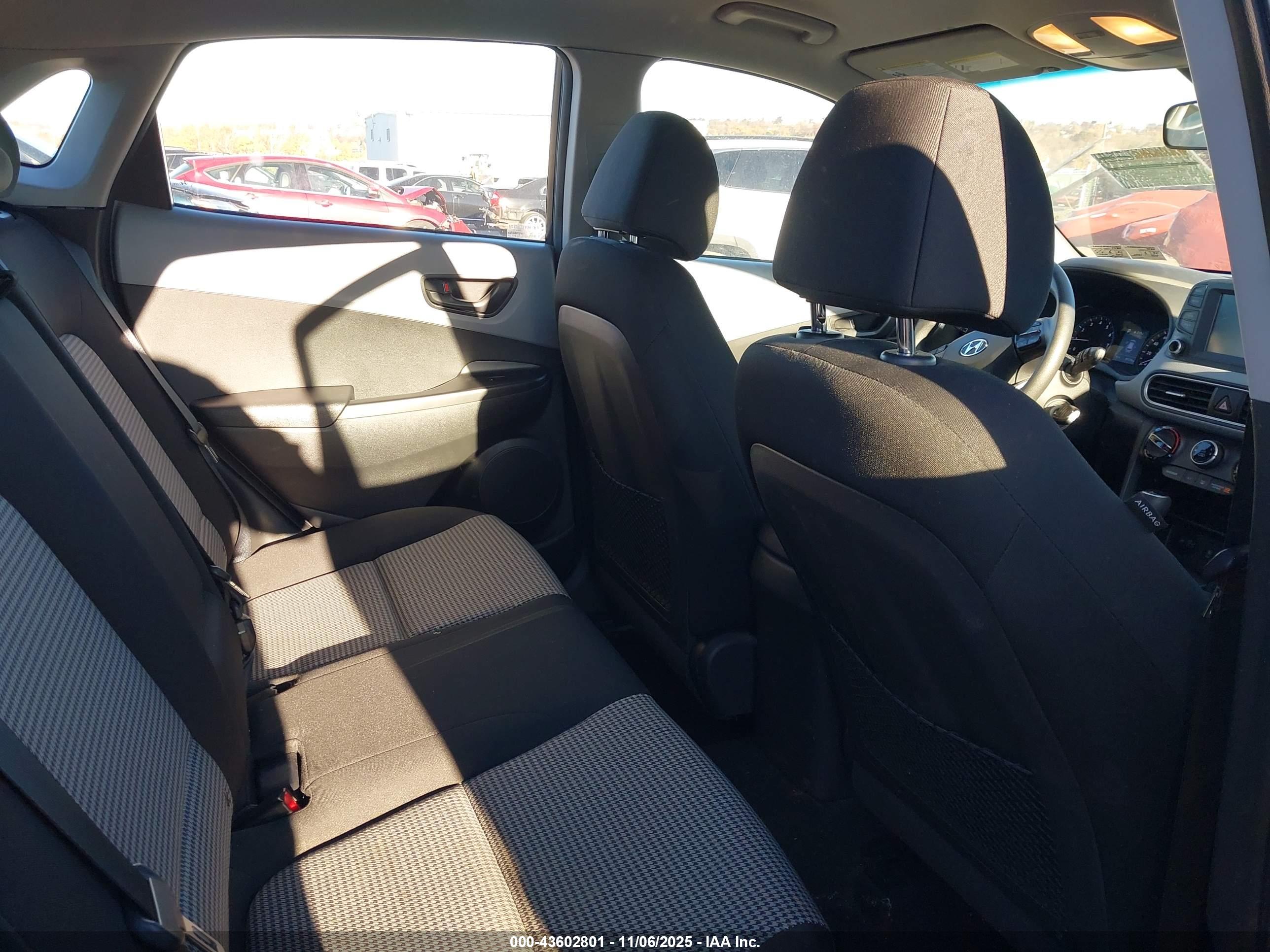 HYUNDAI KONA image 8