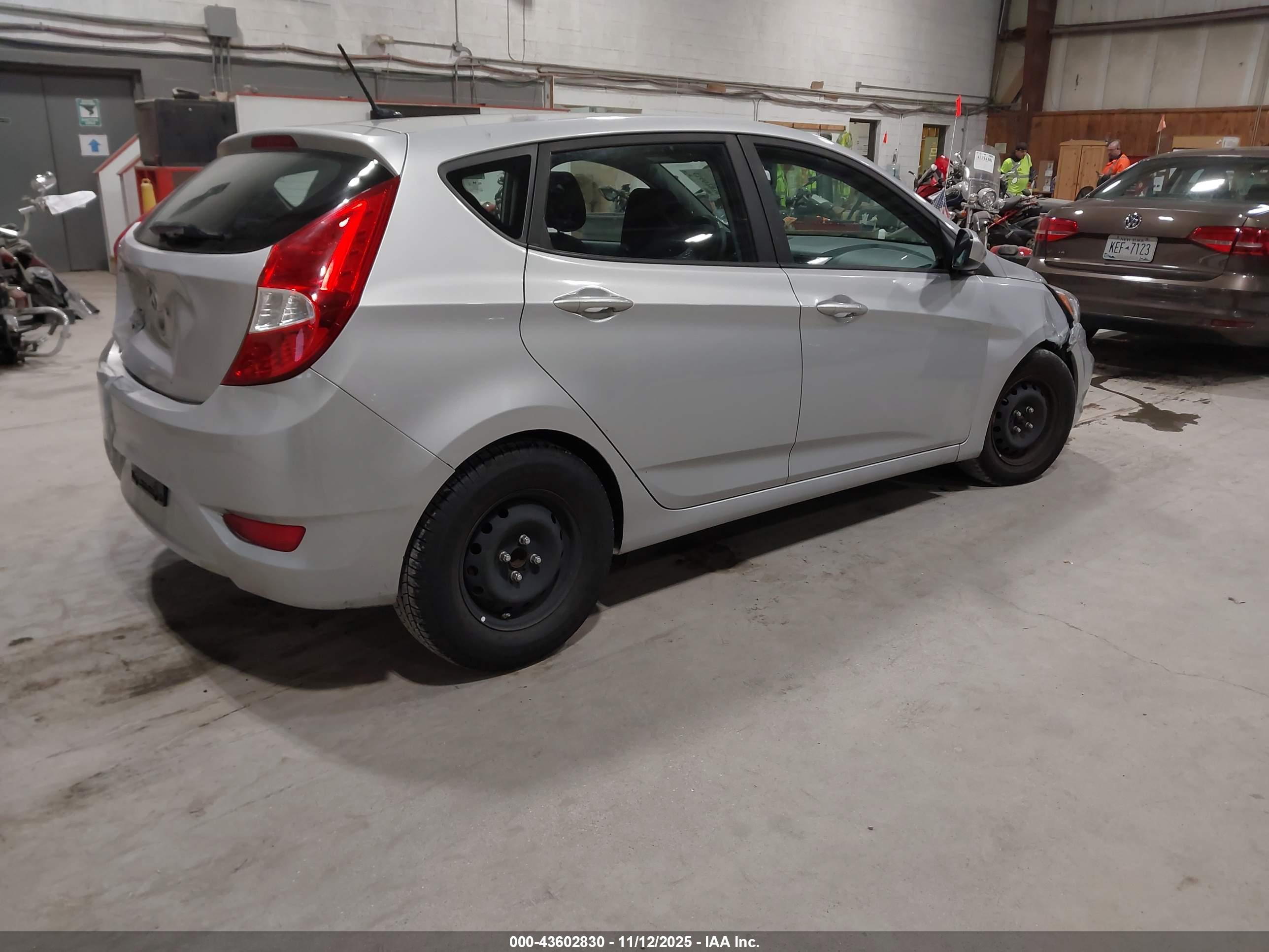 HYUNDAI ACCENT image 4