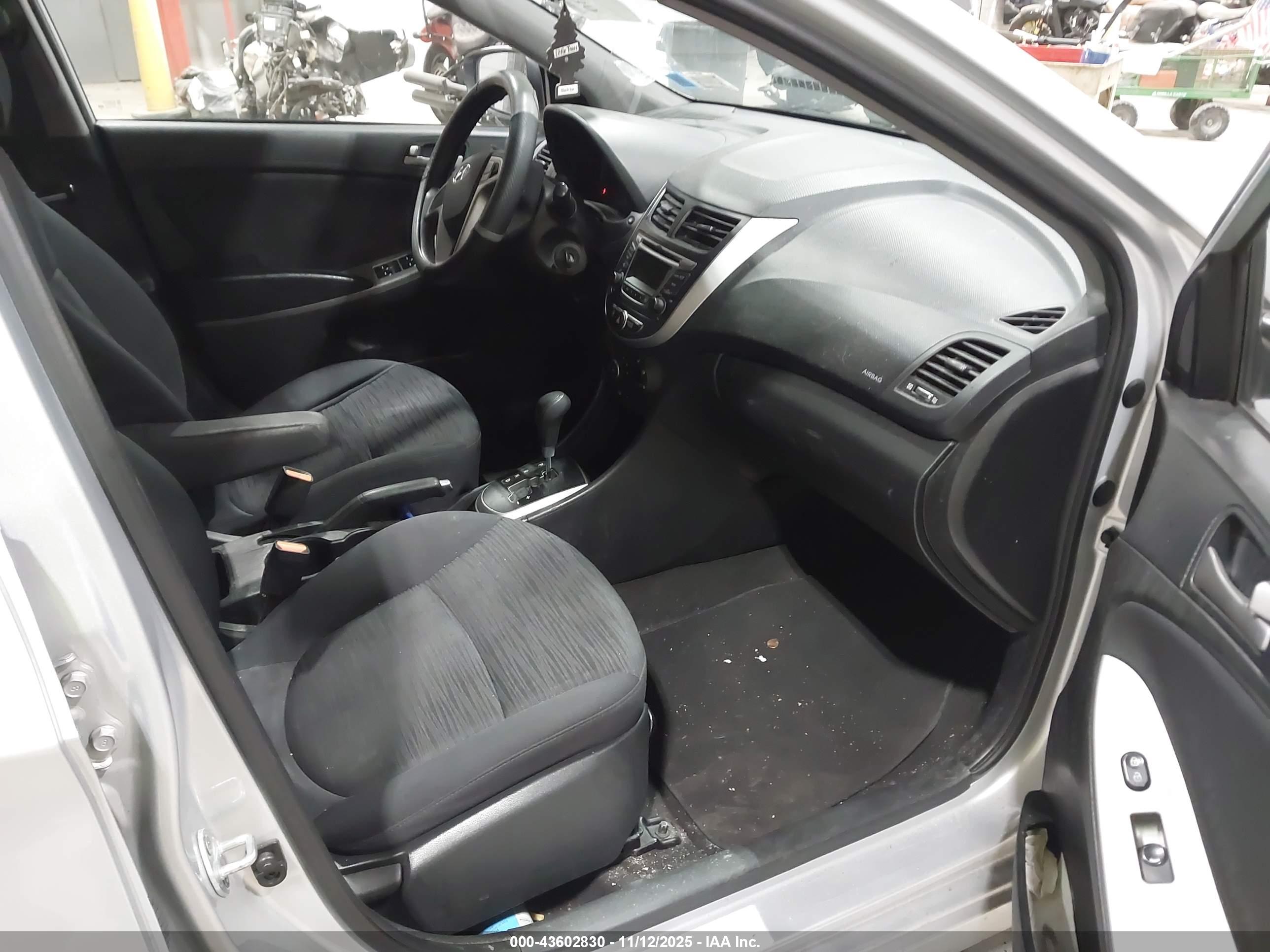 HYUNDAI ACCENT image 5