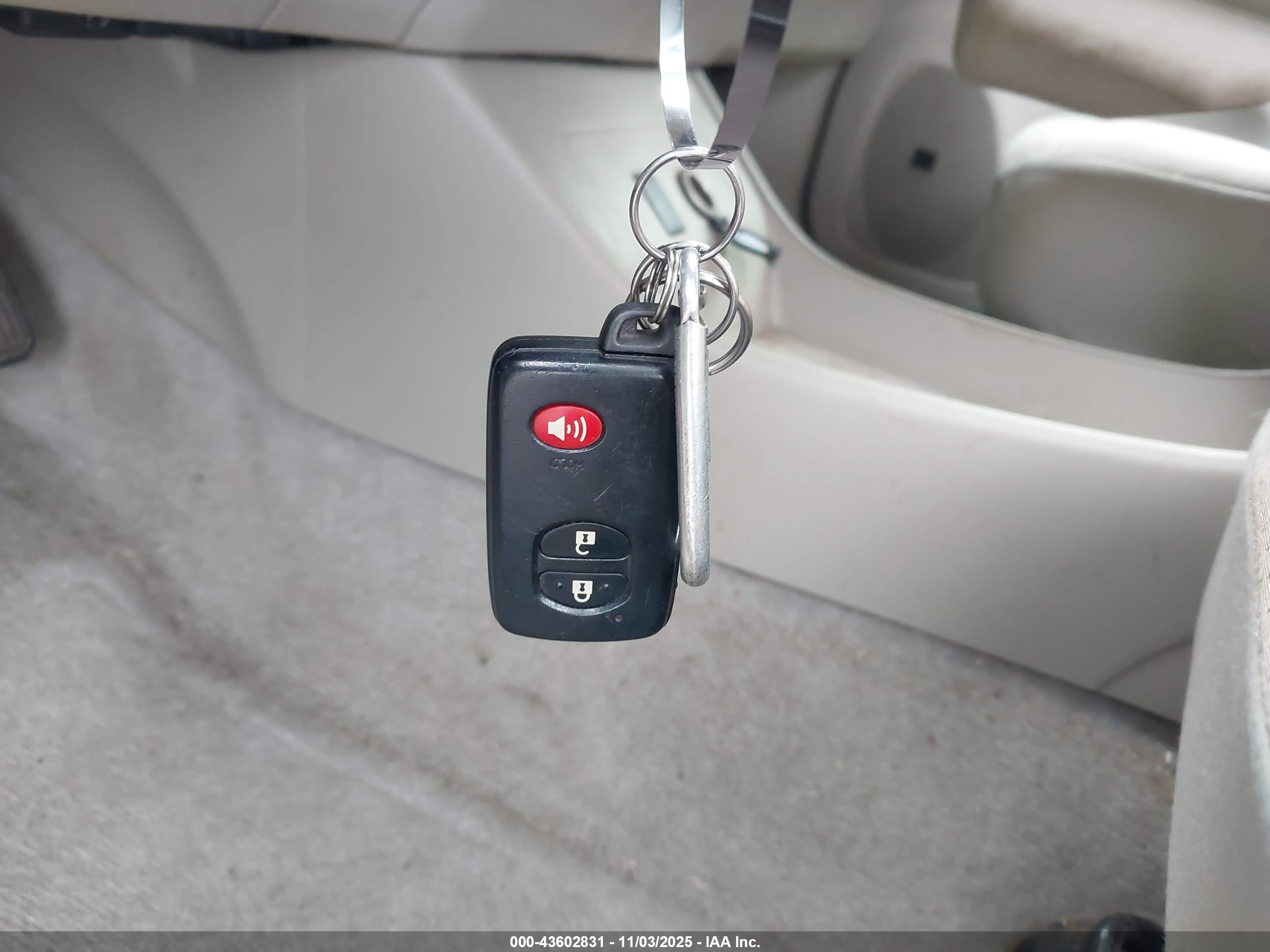 TOYOTA PRIUS image 11