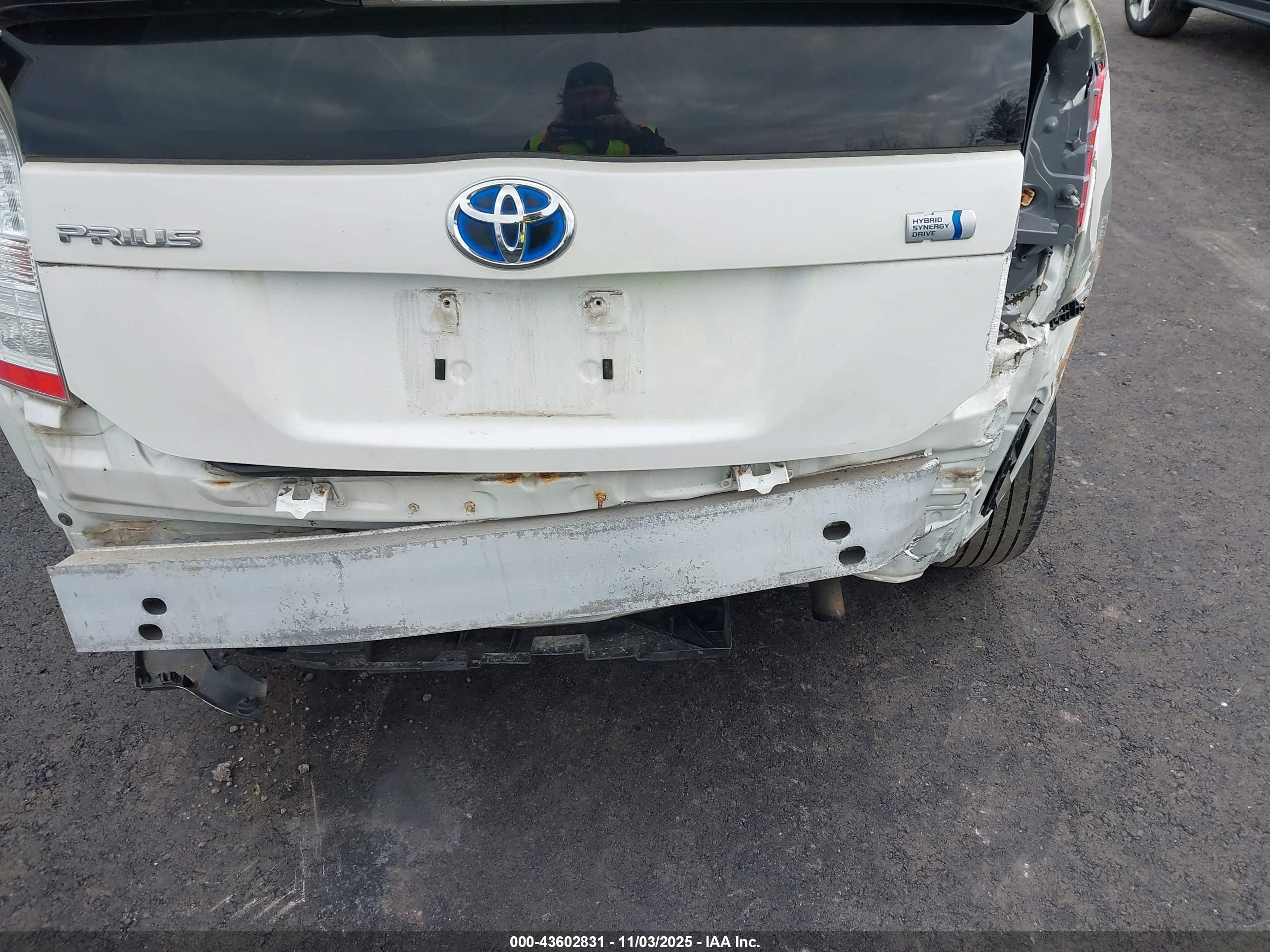 TOYOTA PRIUS image 6