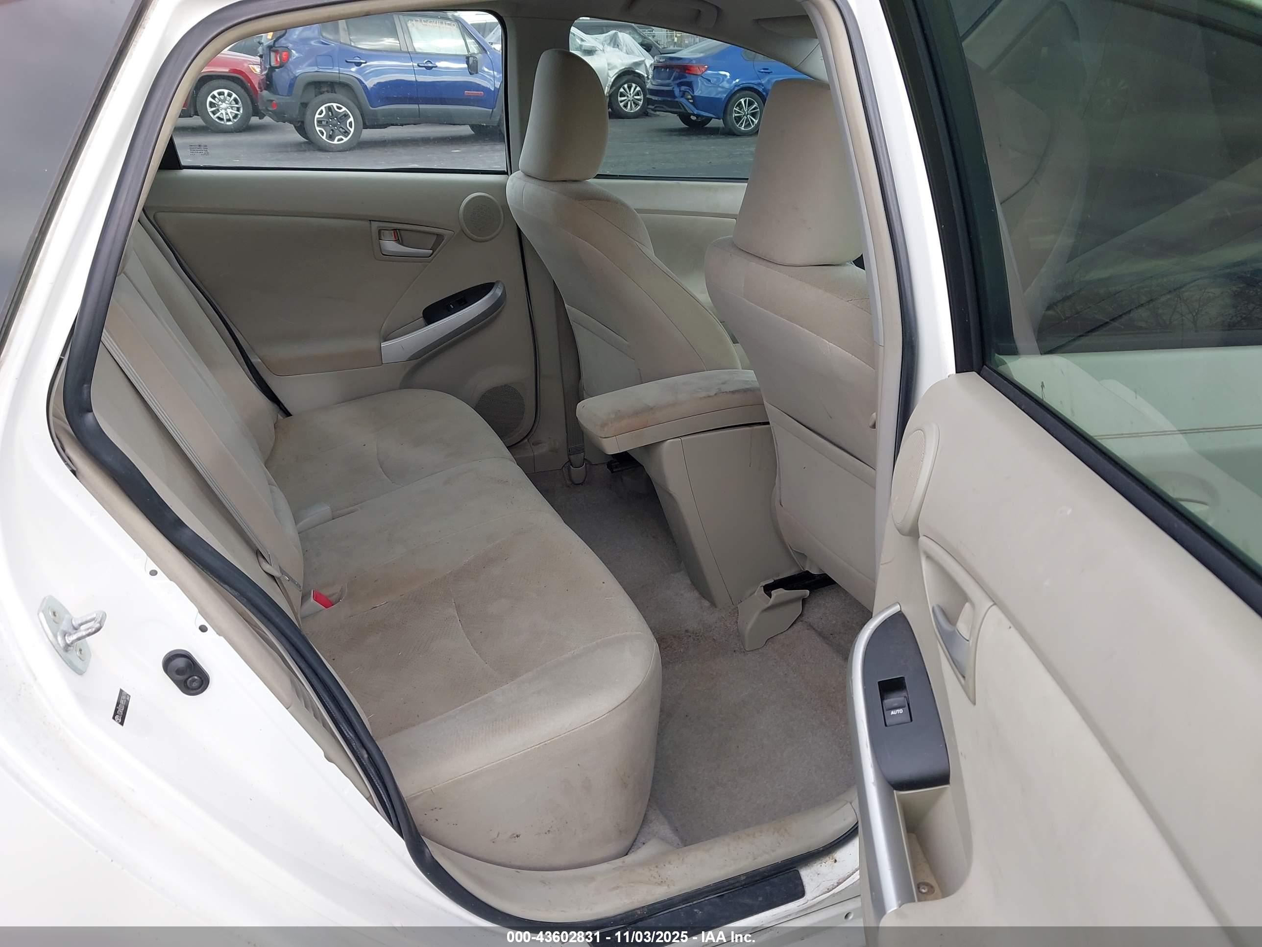 TOYOTA PRIUS image 8