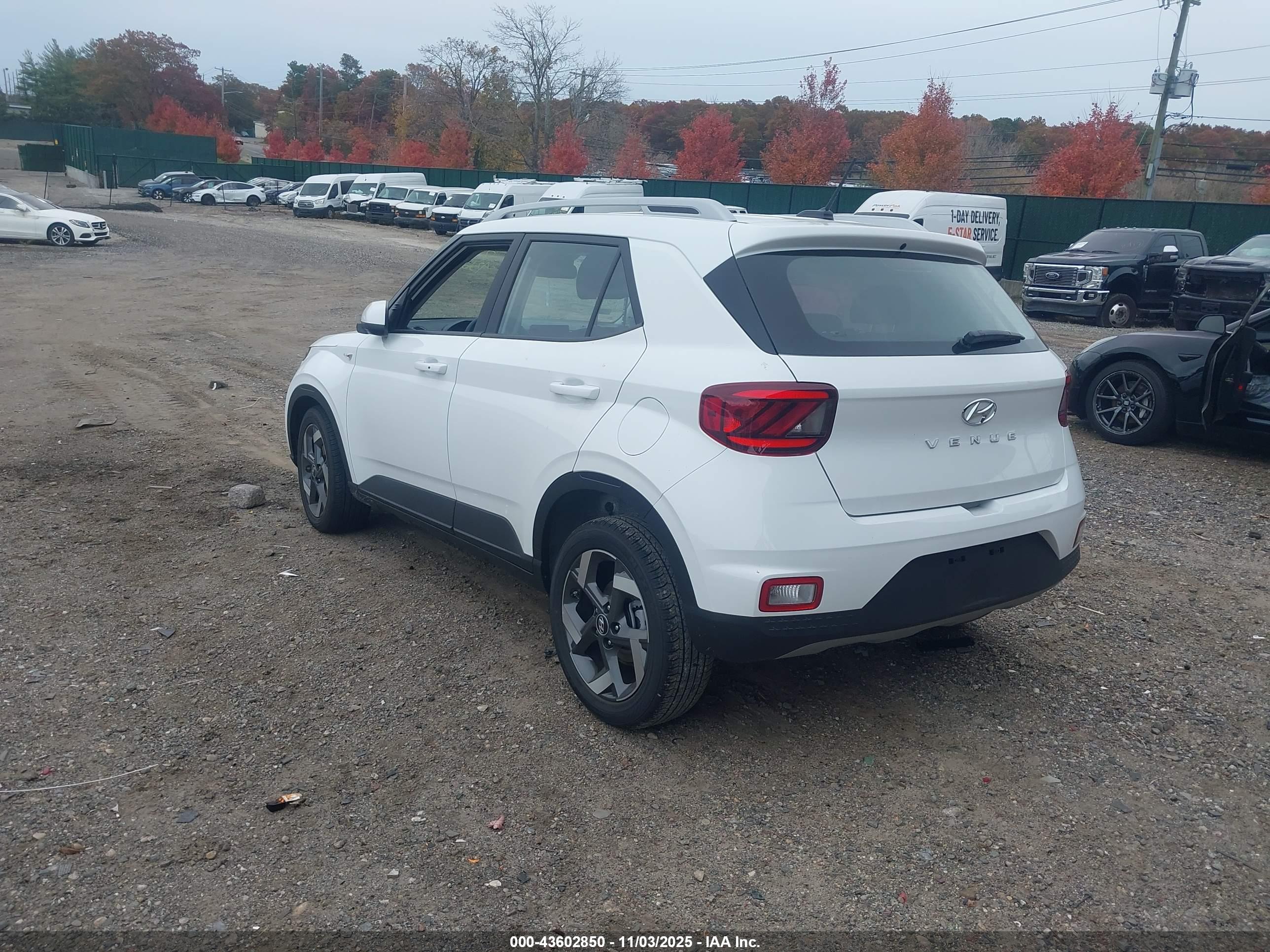 HYUNDAI VENUE image 3