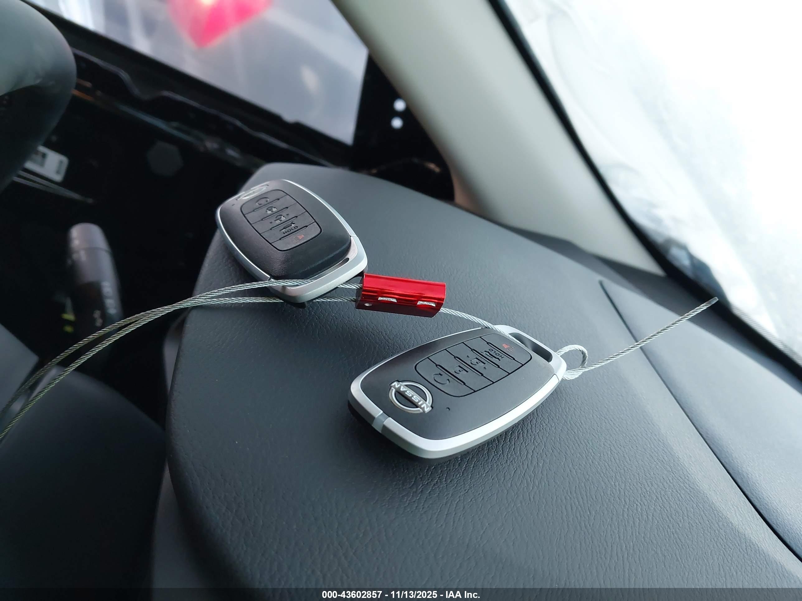 NISSAN ROGUE image 11