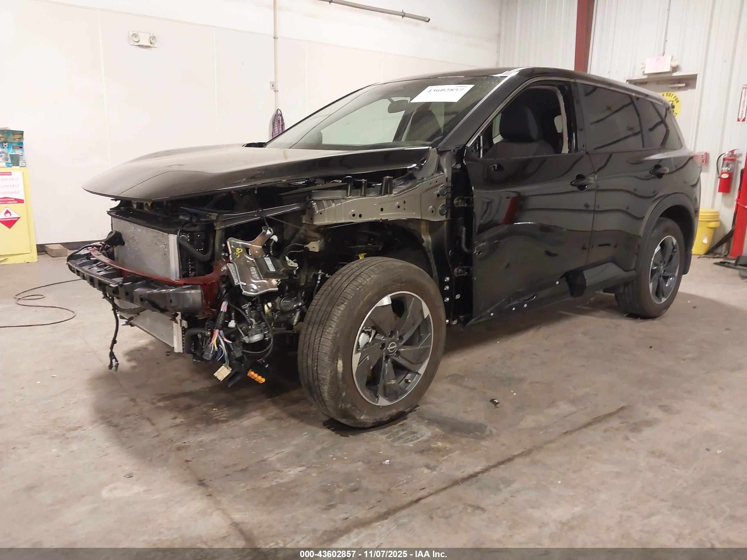 NISSAN ROGUE image 2