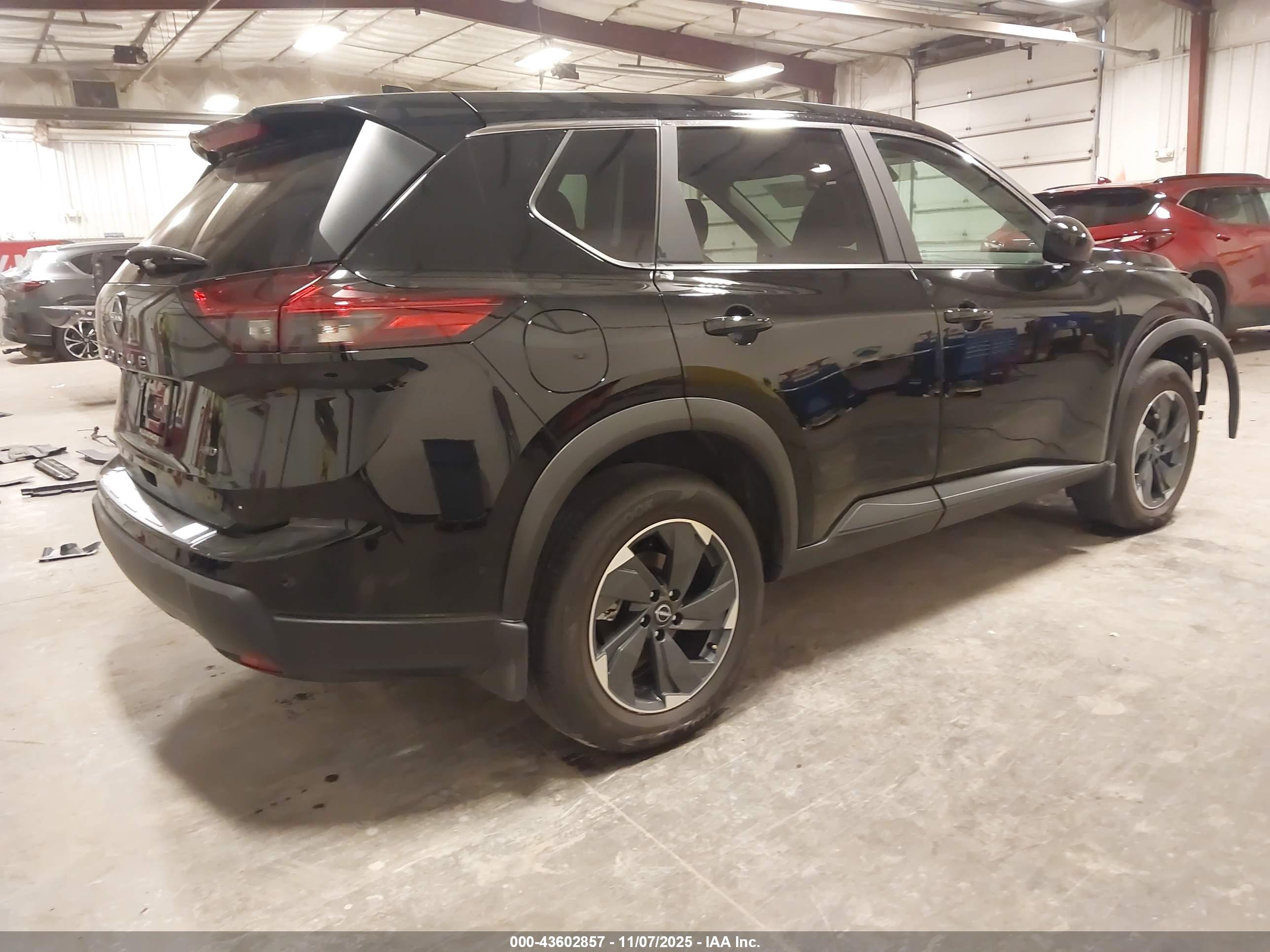 NISSAN ROGUE image 4