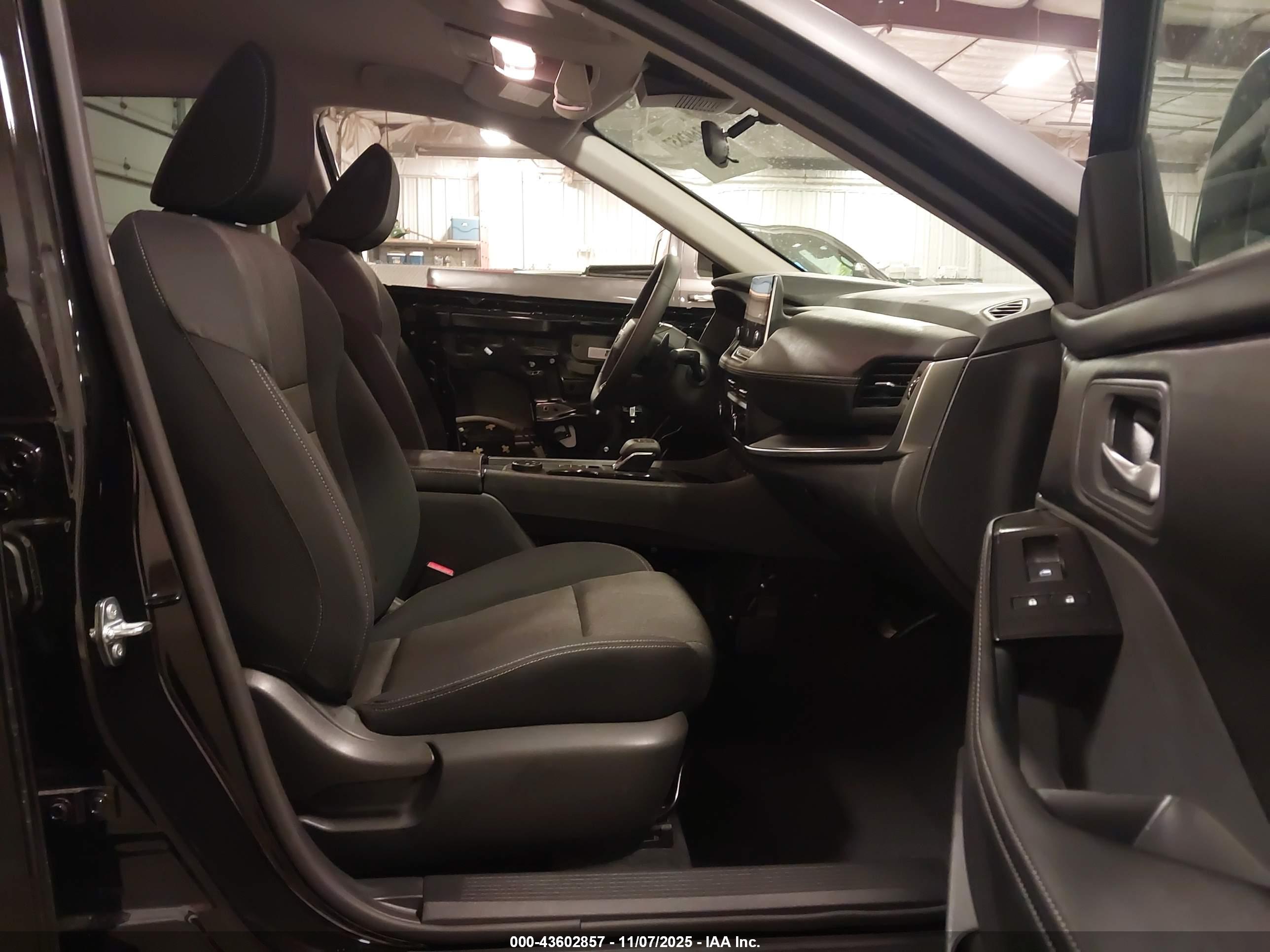 NISSAN ROGUE image 5
