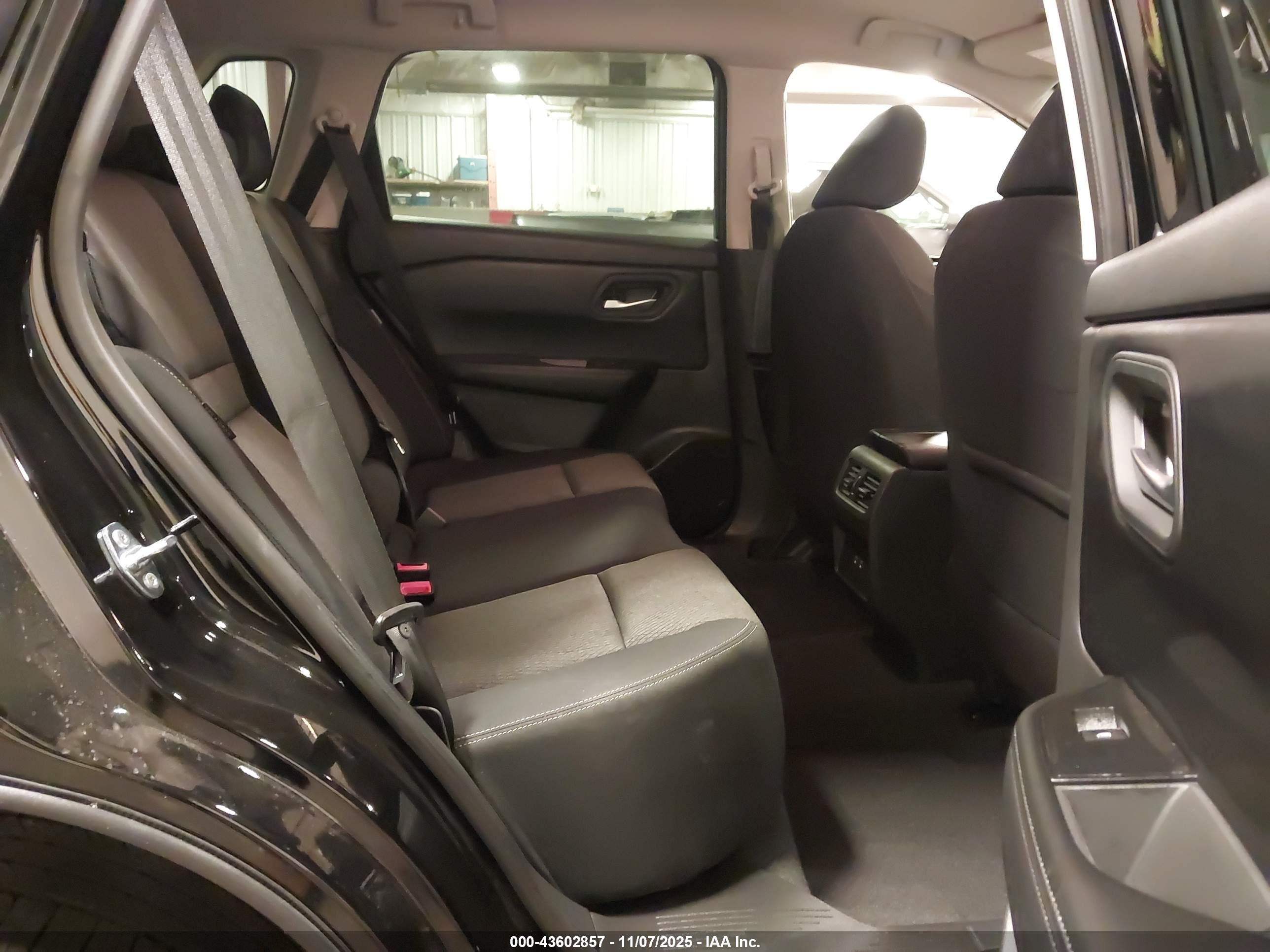 NISSAN ROGUE image 8