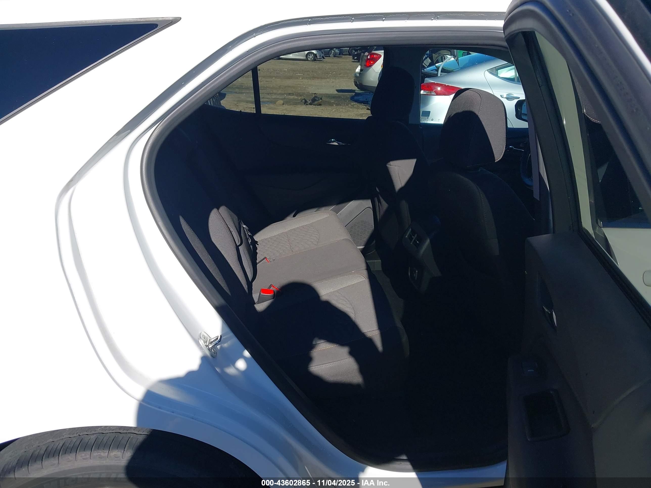 CHEVROLET EQUINOX image 8