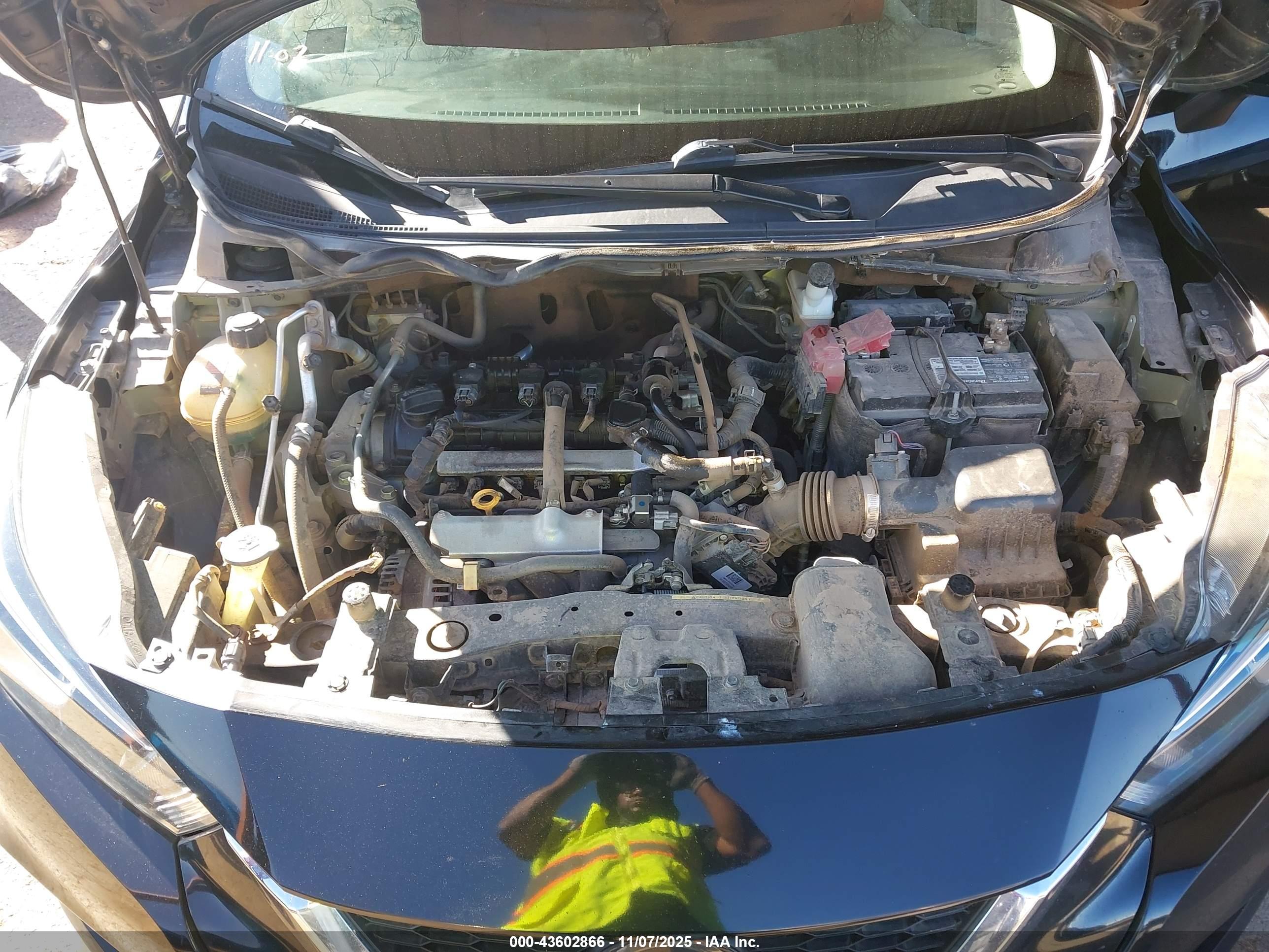 NISSAN VERSA image 10