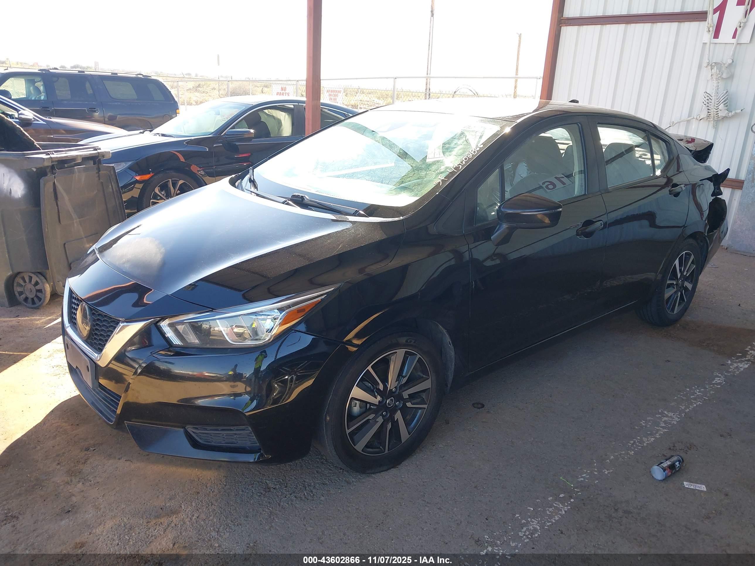 NISSAN VERSA image 2