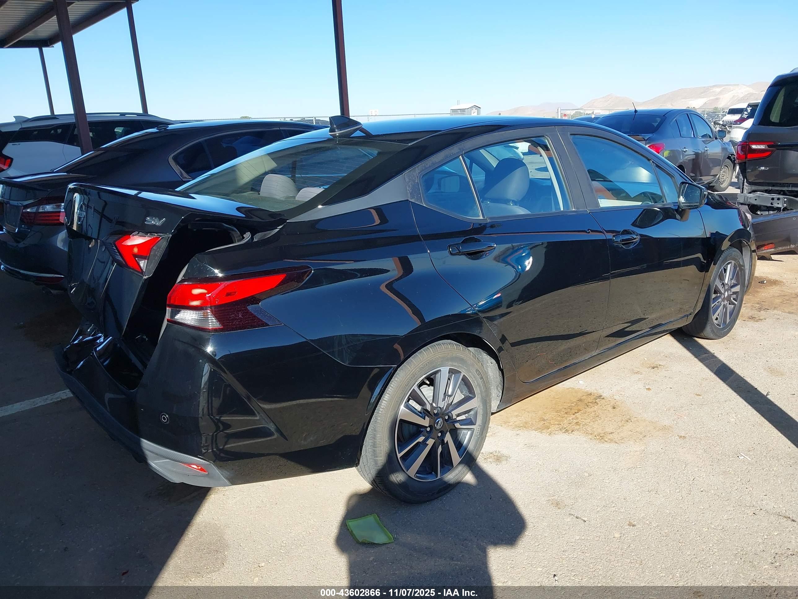 NISSAN VERSA image 4