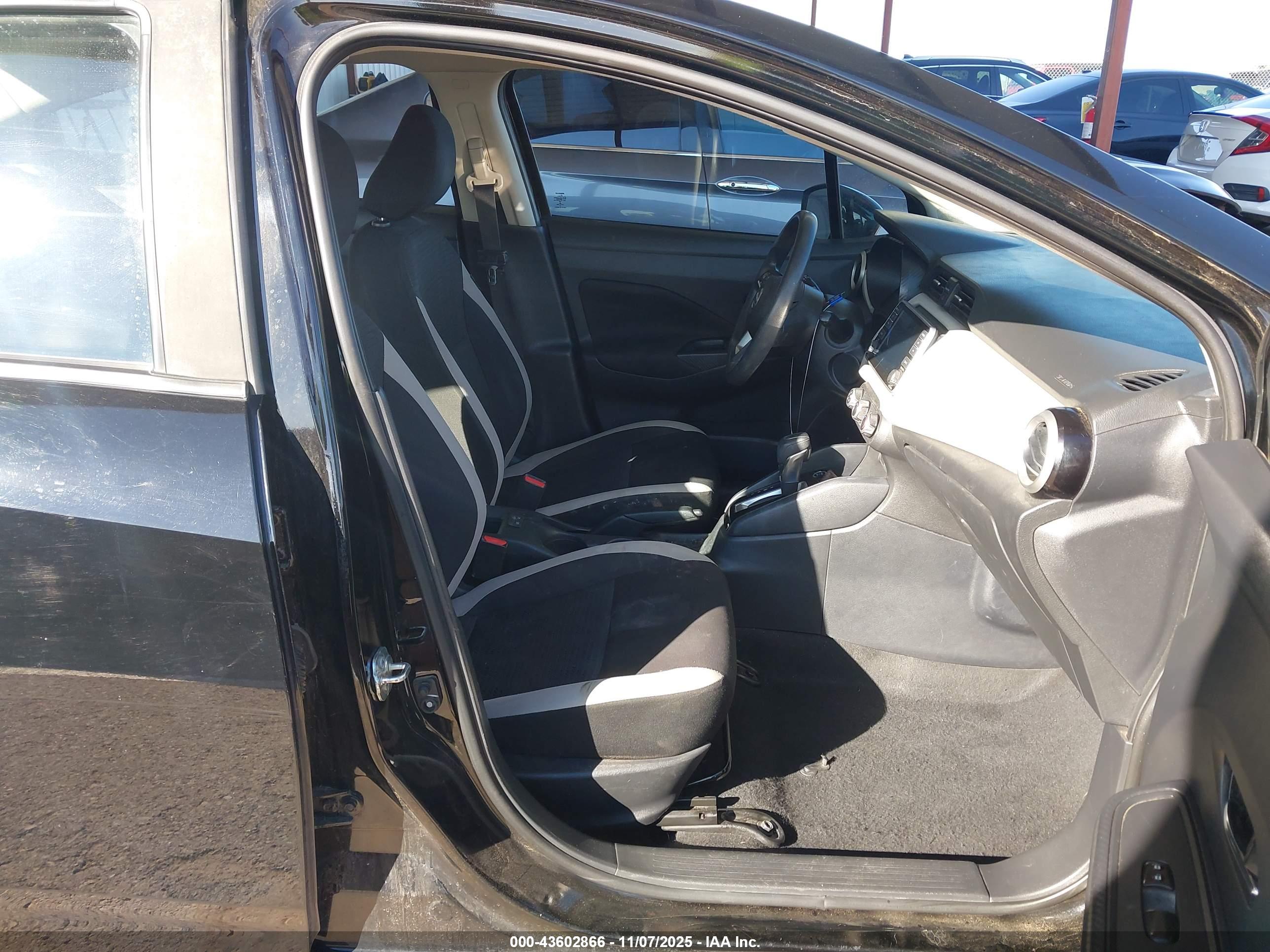 NISSAN VERSA image 5