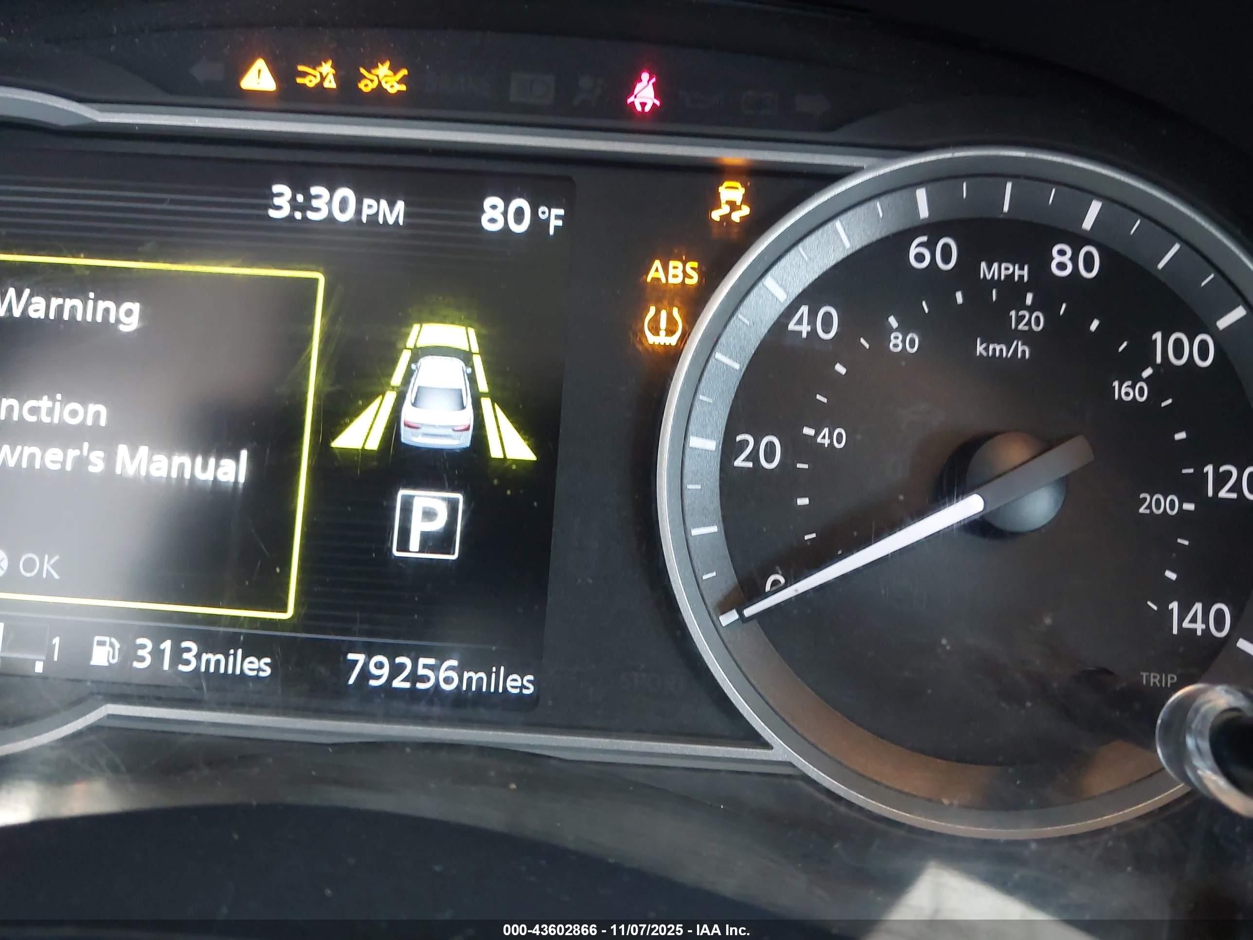 NISSAN VERSA image 7