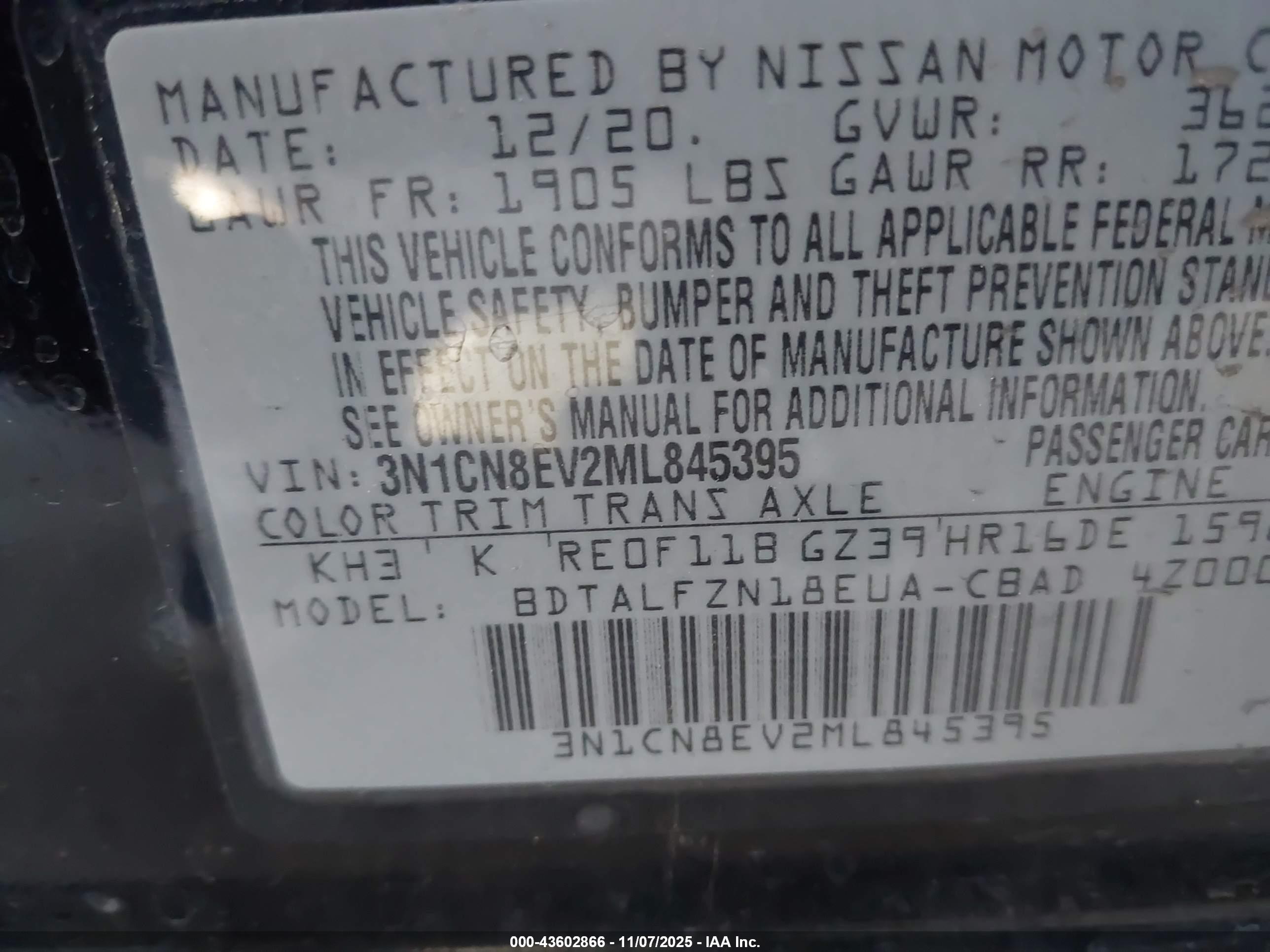 NISSAN VERSA image 9