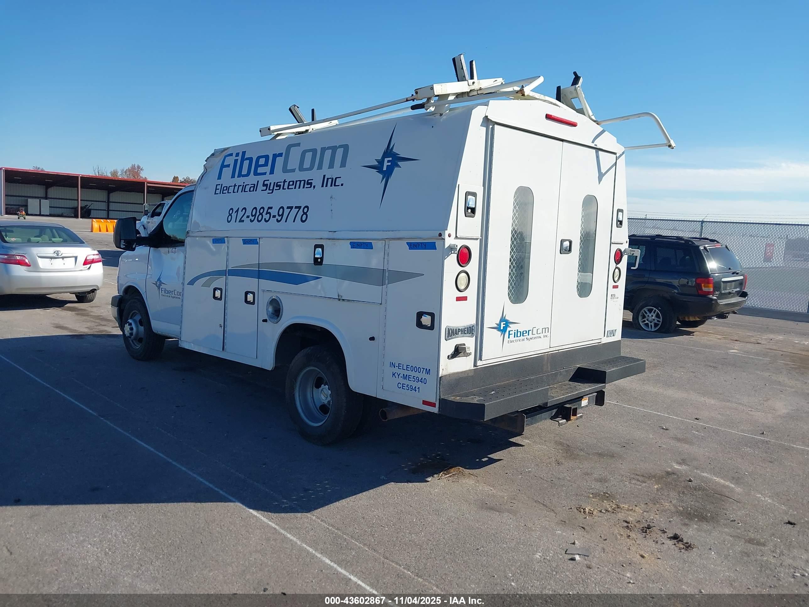 CHEVROLET EXPRESS image 3