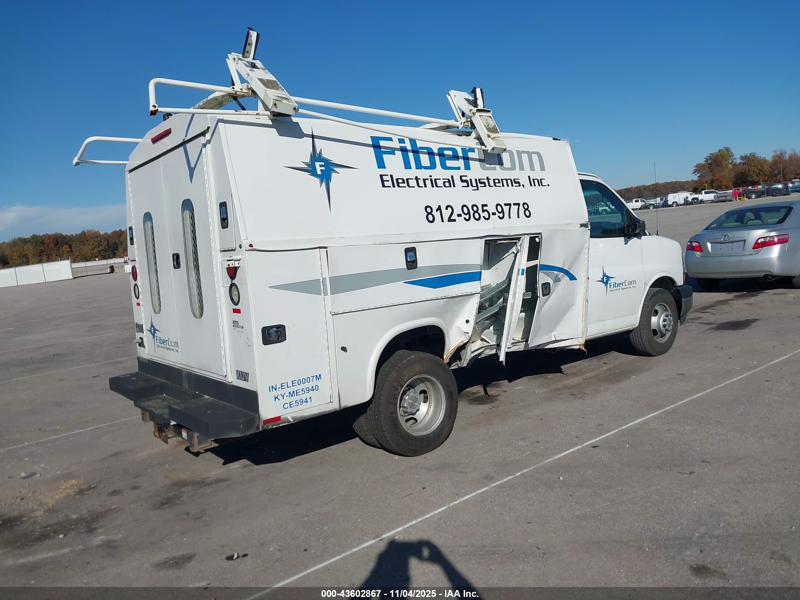 CHEVROLET EXPRESS image 4