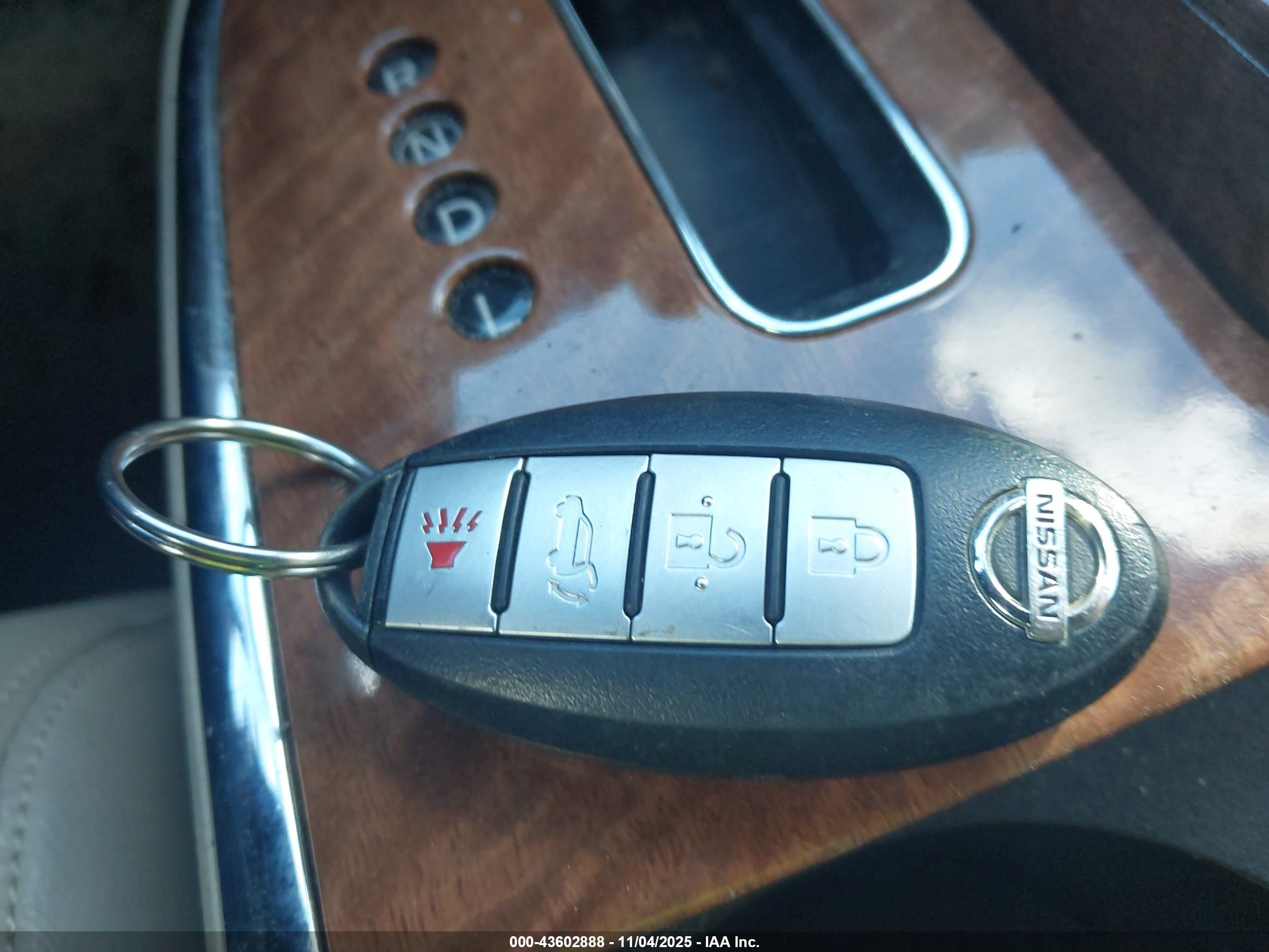 NISSAN MURANO image 11