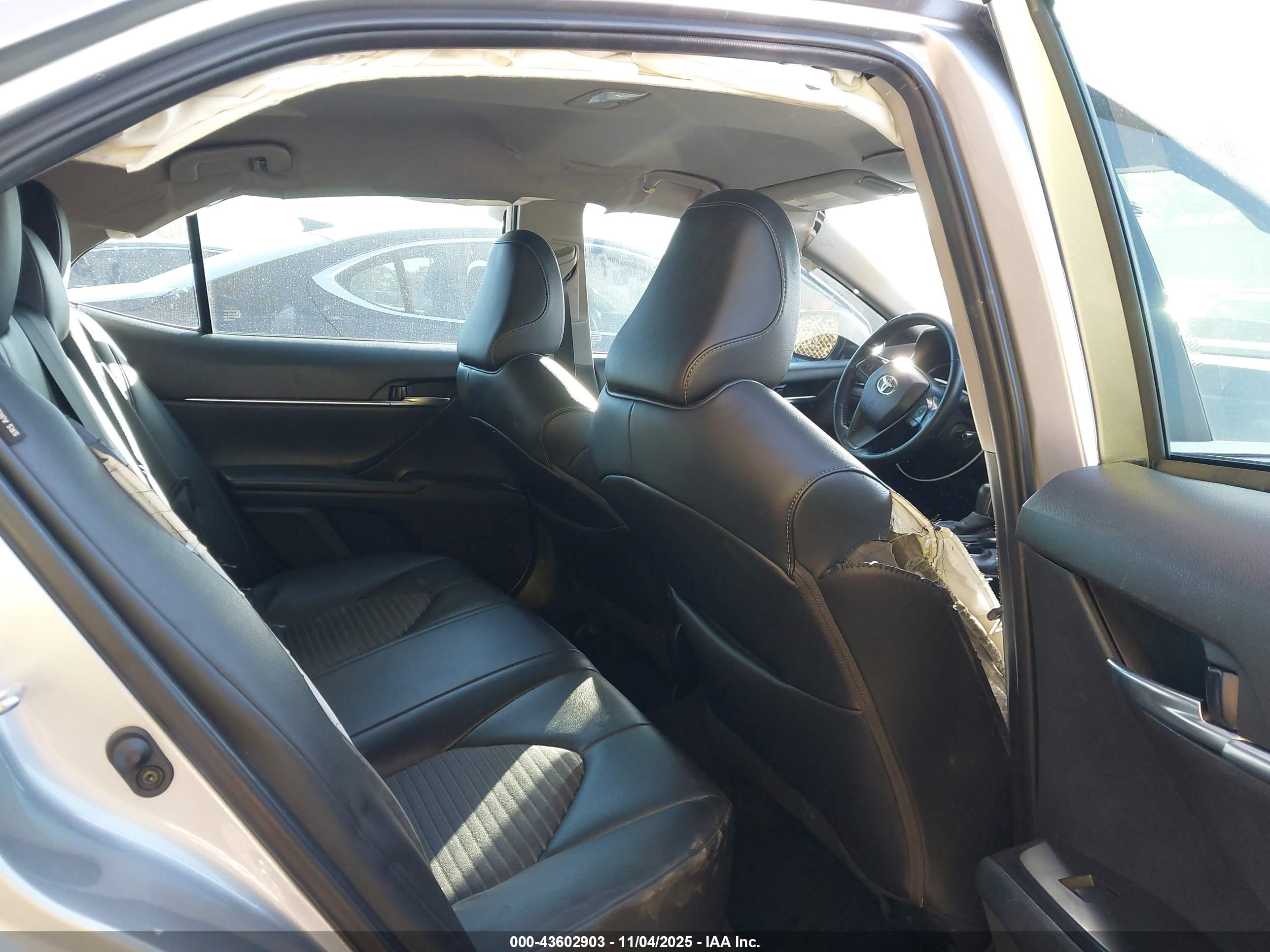 TOYOTA CAMRY image 8
