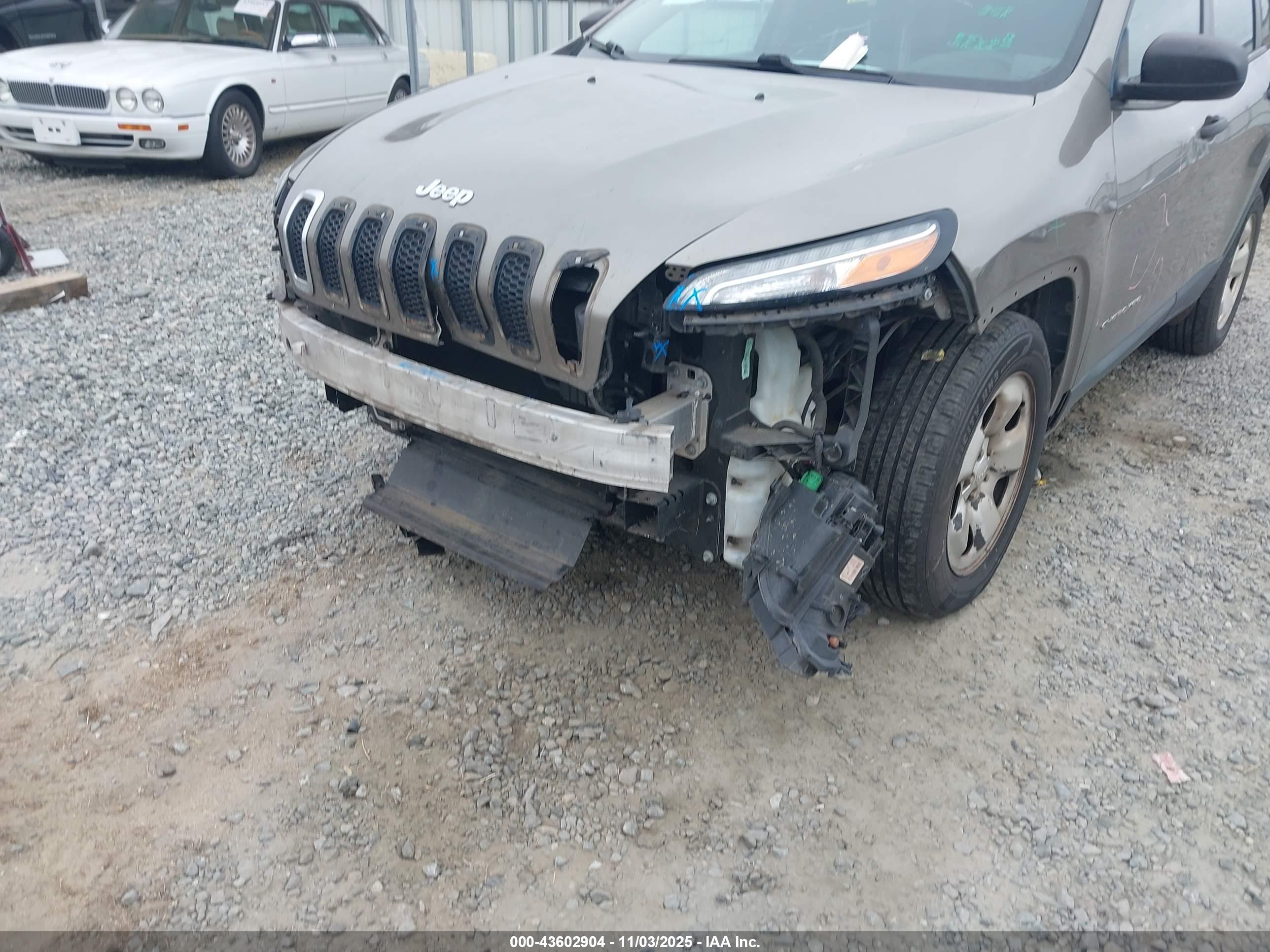 JEEP CHEROKEE image 6
