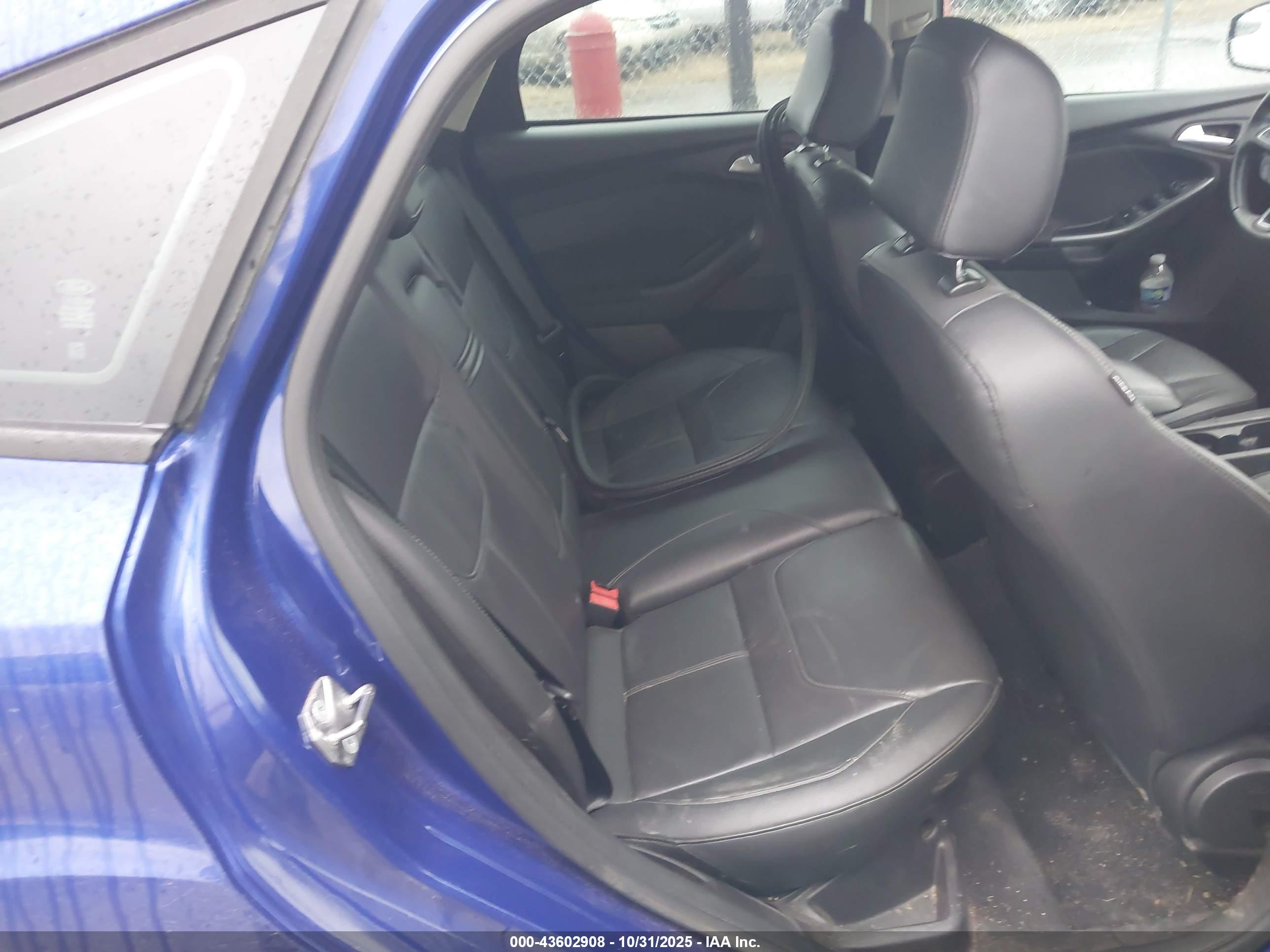 FORD FOCUS image 8