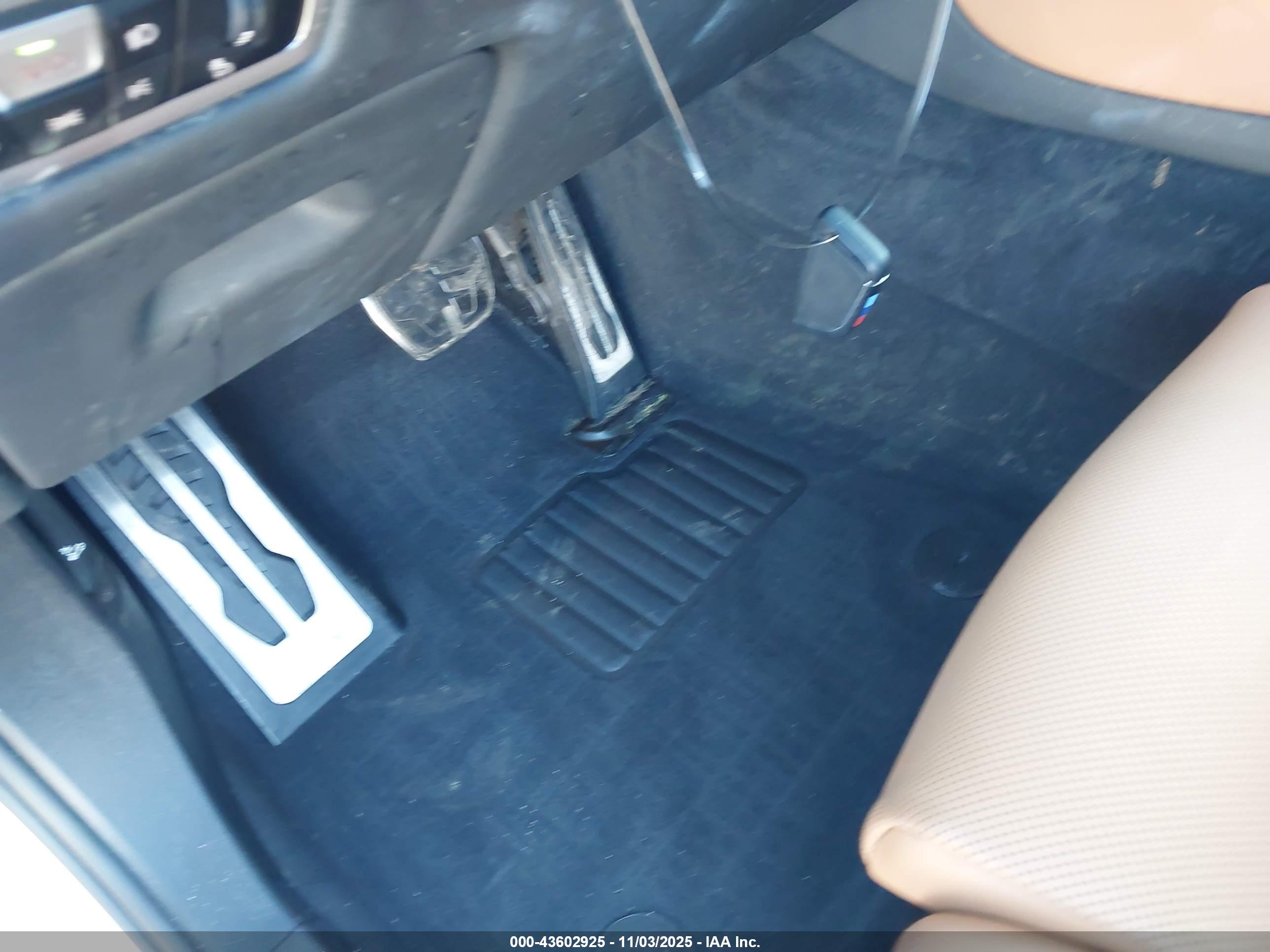 BMW X6 image 11