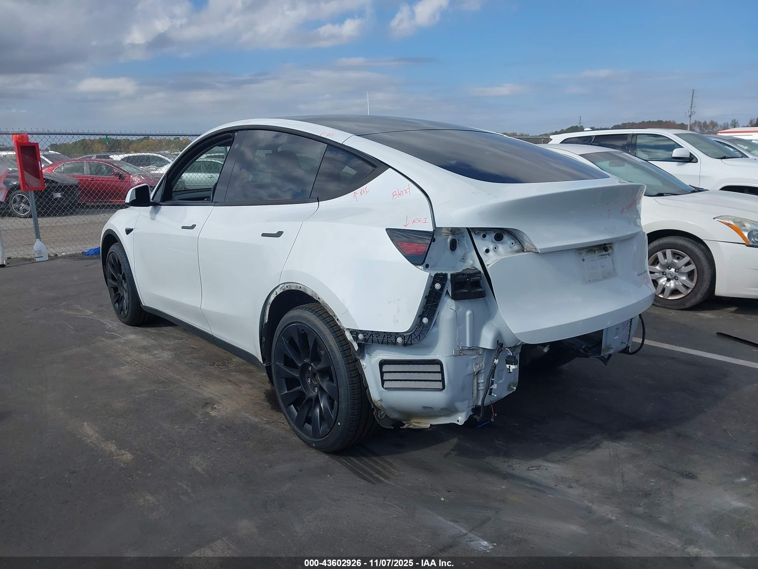 TESLA MODEL image 3