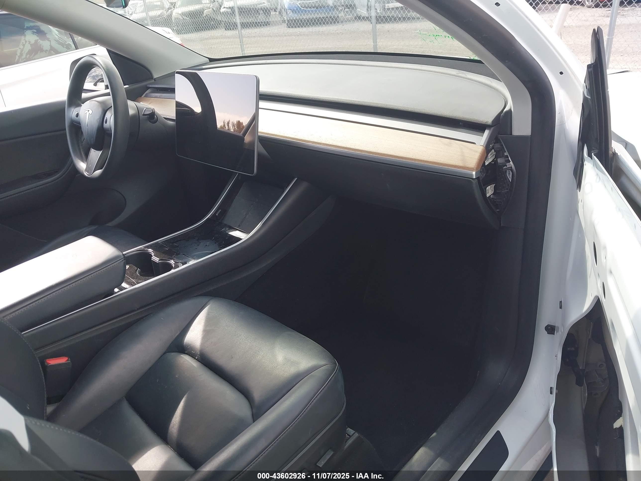 TESLA MODEL image 5