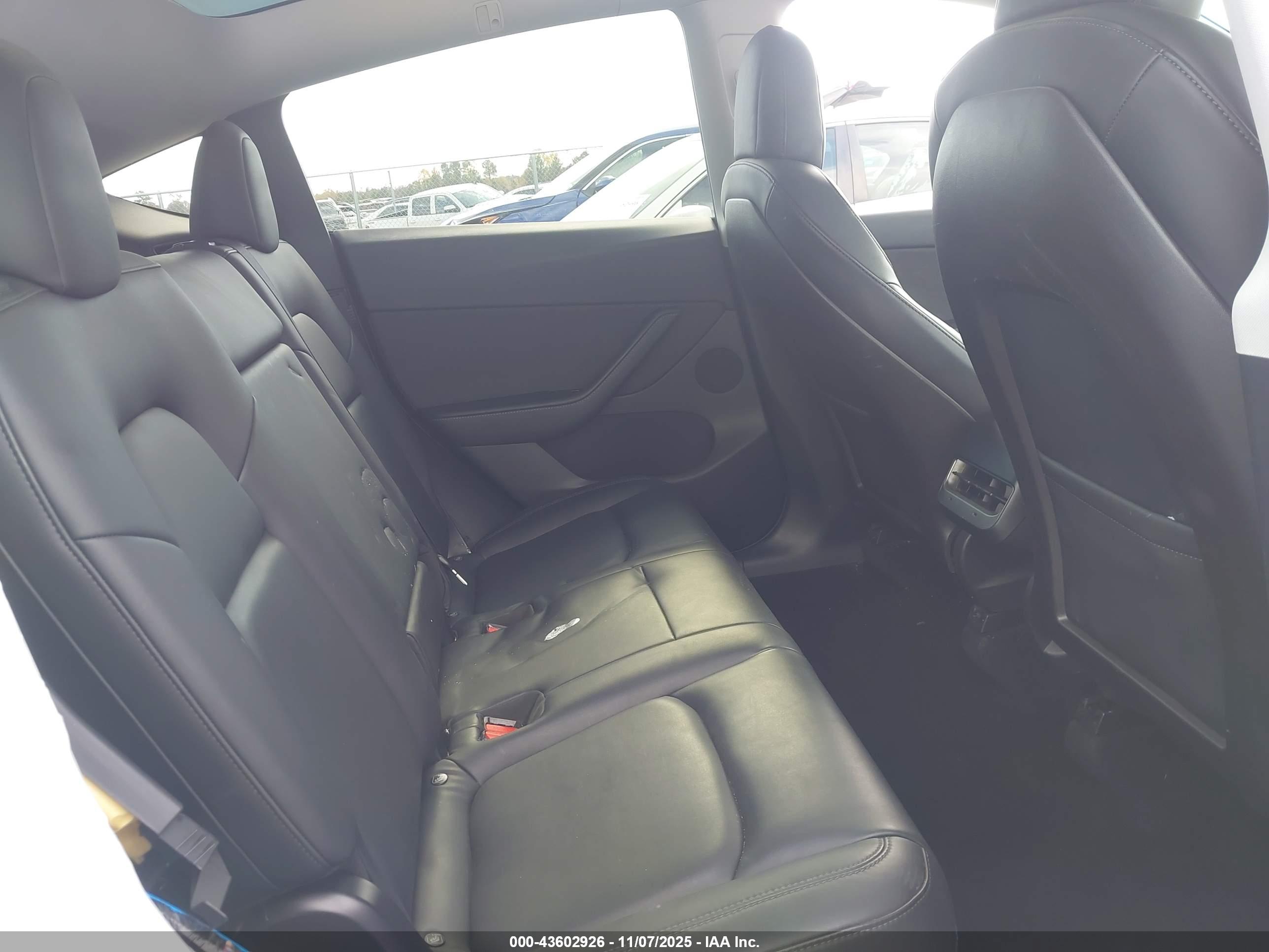 TESLA MODEL image 8