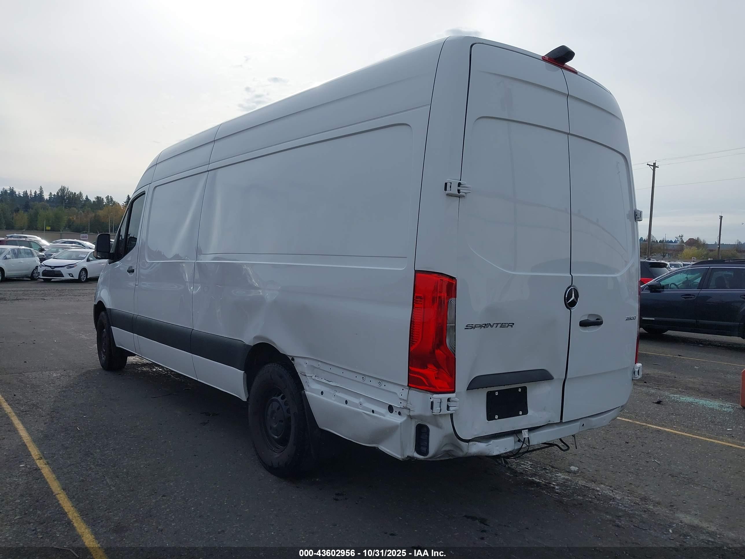 MERCEDES-BENZ SPRINTER image 3