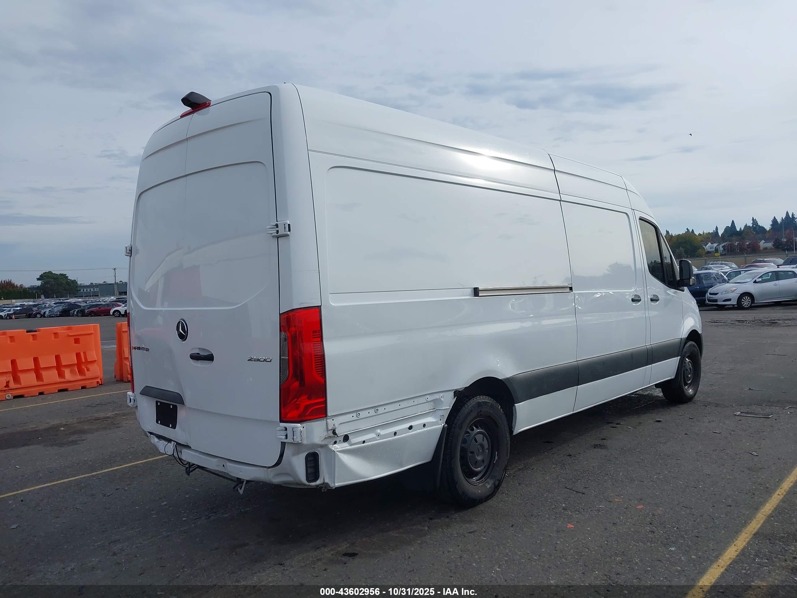 MERCEDES-BENZ SPRINTER image 4