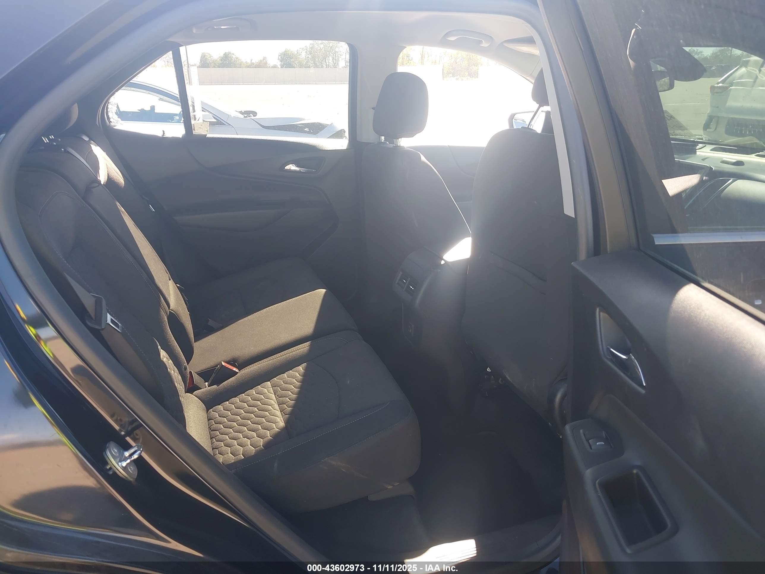 CHEVROLET EQUINOX image 8