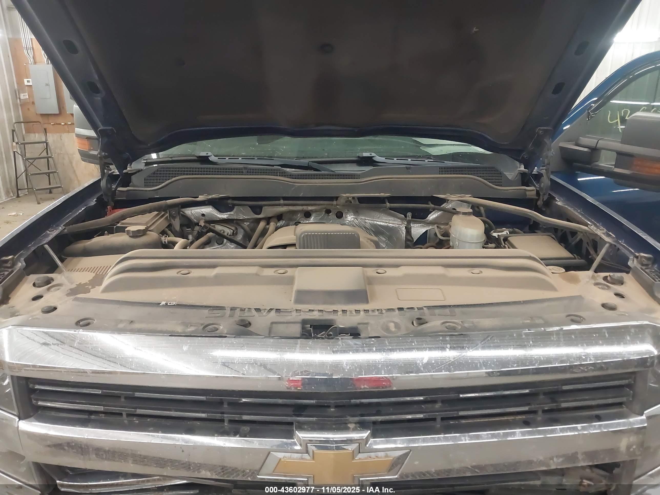 CHEVROLET SILVERADO image 10