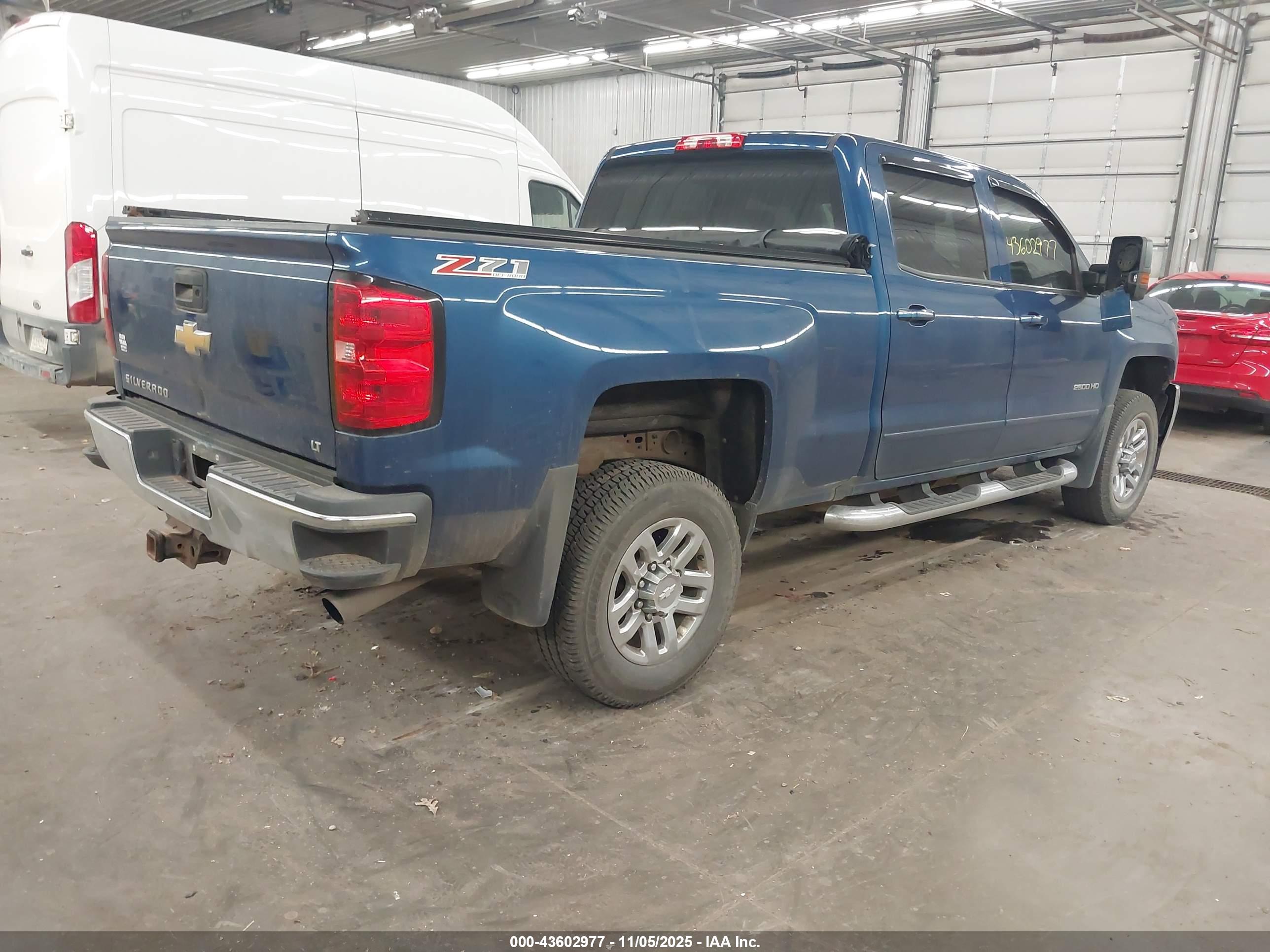 CHEVROLET SILVERADO image 4