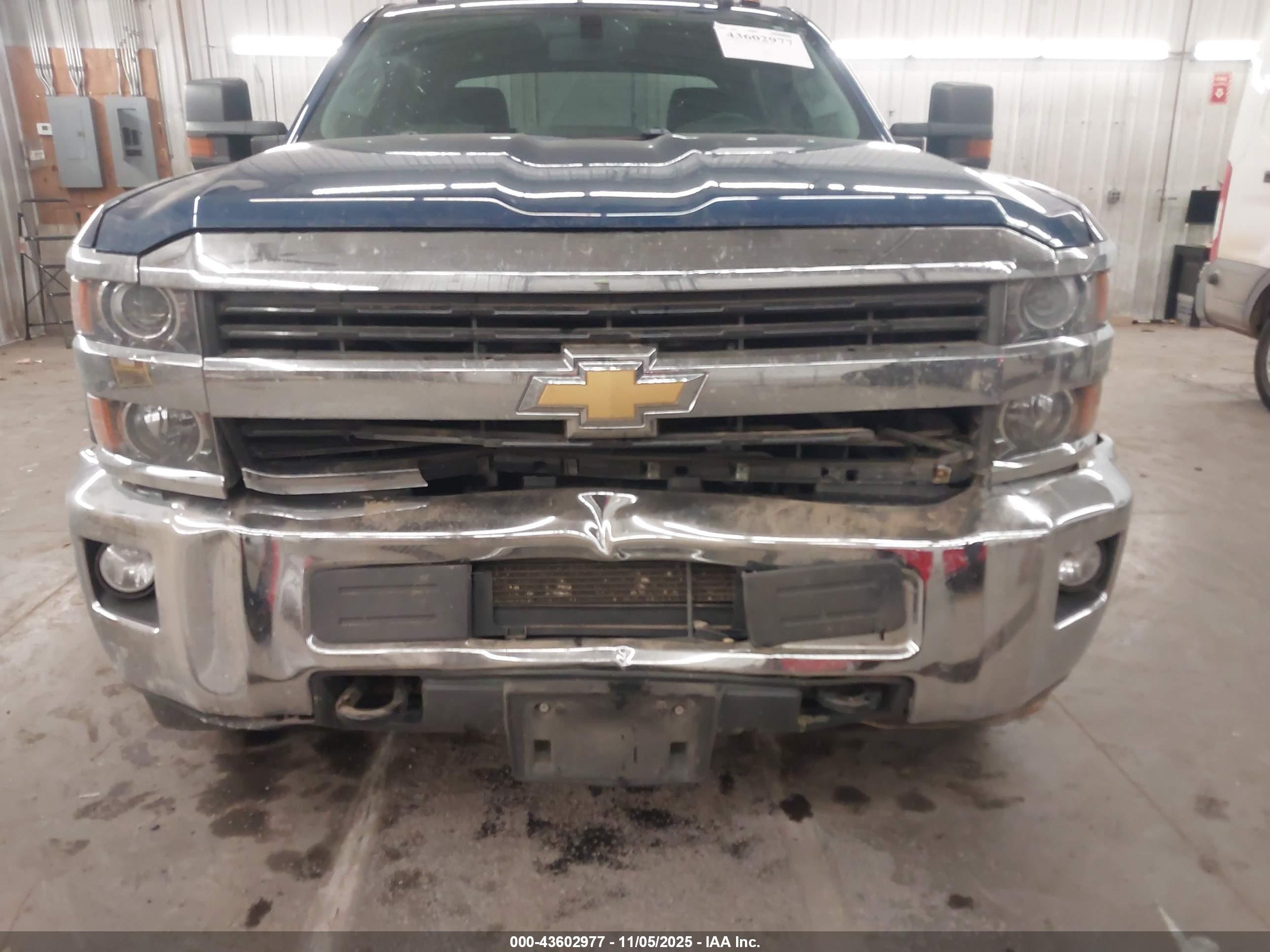 CHEVROLET SILVERADO image 6